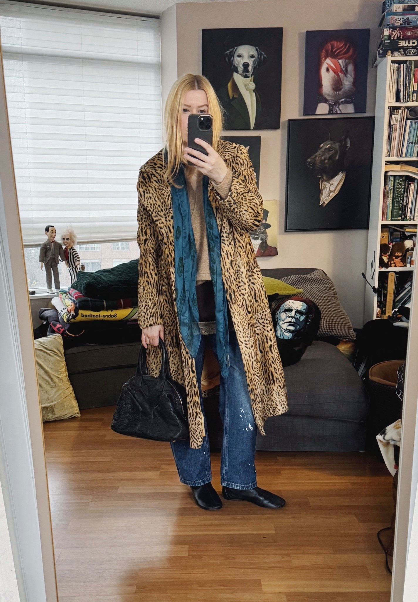I bought this cardigan from Aritzia during its first version about 7 years ago. They release similar ones every fall/winter. 

Bag is secondhand. 




#LTKOver40 #LTKootd