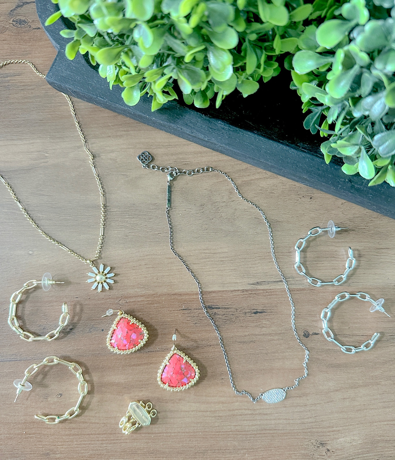 ✨Some of my favorite pieces!! Grab them up to 60% off this weekend!!

#kendrascott #kendrascottsale

#LTKsalealert #LTKSeasonal #LTKFind