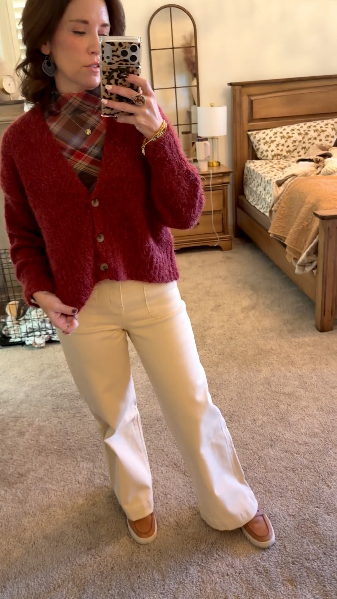 Love this amazing fall vibes look from @PinkLily 

5’1 120 lbs 
Wearing a size 25 jeans 
Small sweater and small top 

Paired with Super comfortable Vionic loafers that are super fun and trendy! 