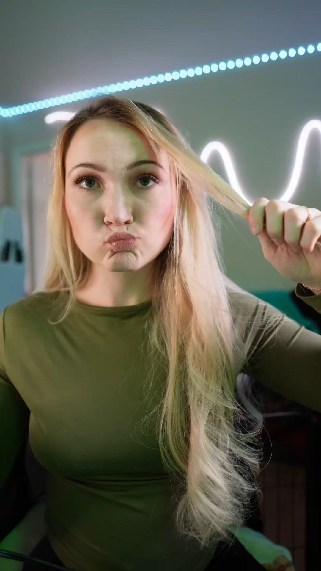 Using the WavyTalk thermal brush to style my bangs 🔥✨ Gives the perfect shape, smooths frizz, and makes bang styling so easy in minutes.

#wavytalk #bangstyling #thermalbrush #easyhairstyling

#LTKFindsUnder50 #LTKBeauty #LTKgrwm