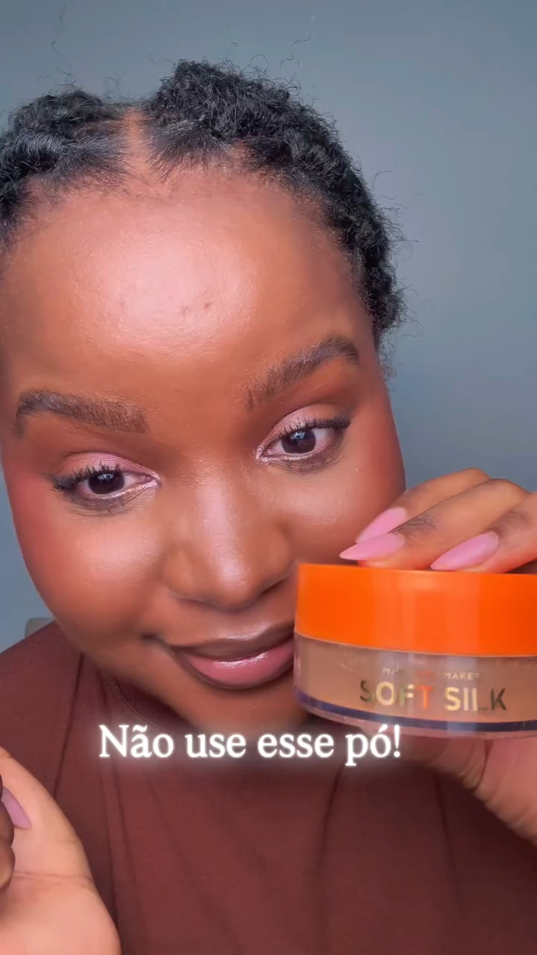 Não use esse pó de @marimariamakeup se não quer se apaixonar 🥰

#maquiagem #makeup #make #maquiagembrasil #marimaria #marimariamakeup 
#corretivomarimariamakeup #pomarimaria na
#posoftsilk #corretivomarimaria