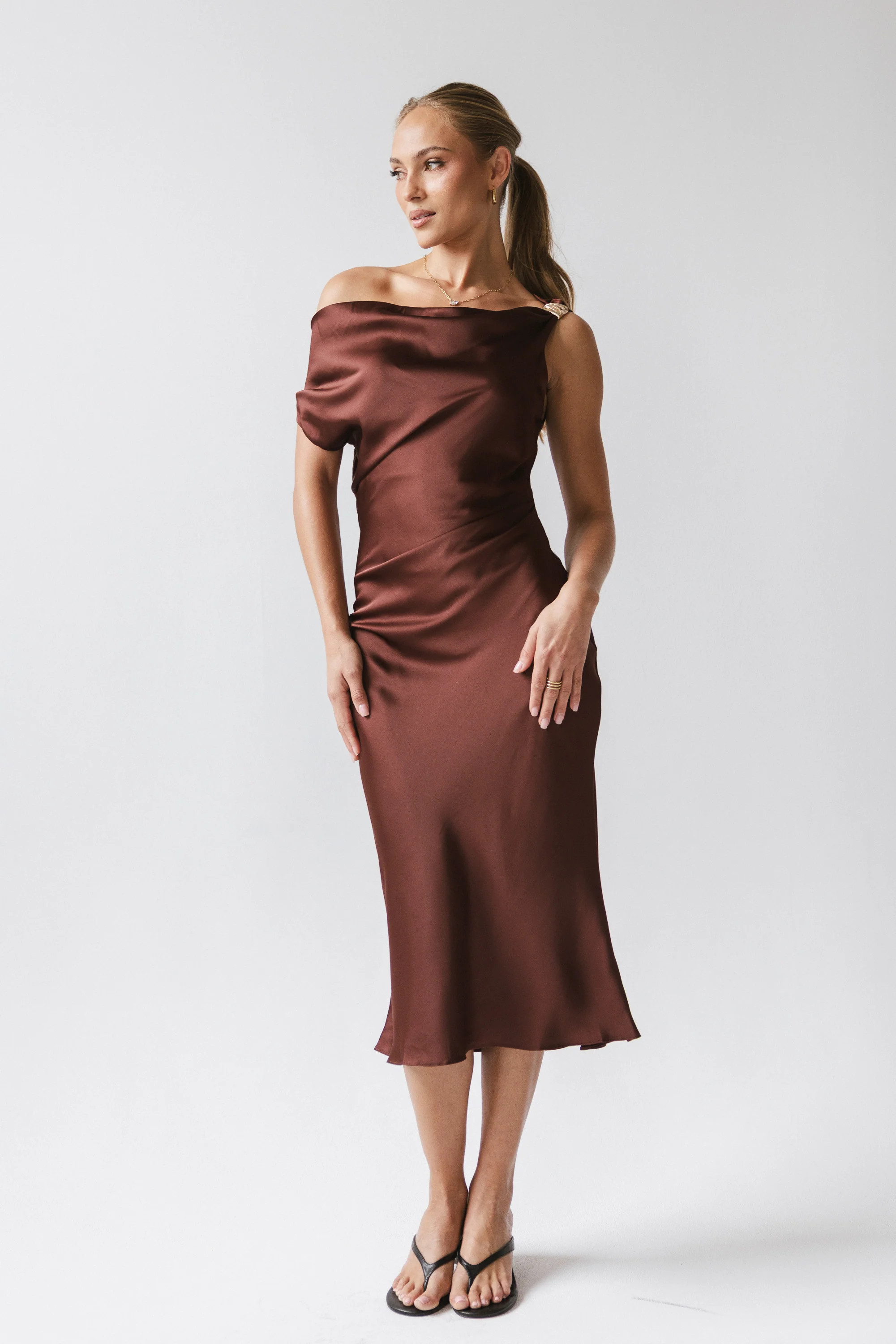 Malik Midi Dress in Burgundy | Böhme US