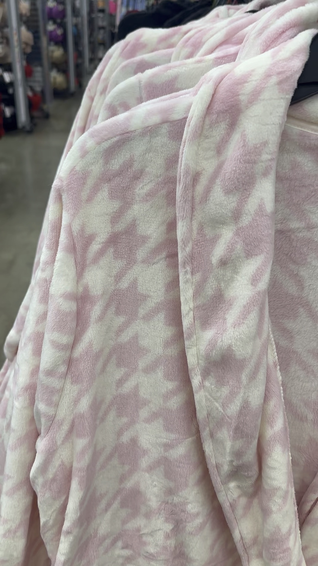 Walmart cozy ☁️☁️💕🌲

#LTKFindsUnder50 #LTKCyberWeek #LTKGiftGuide