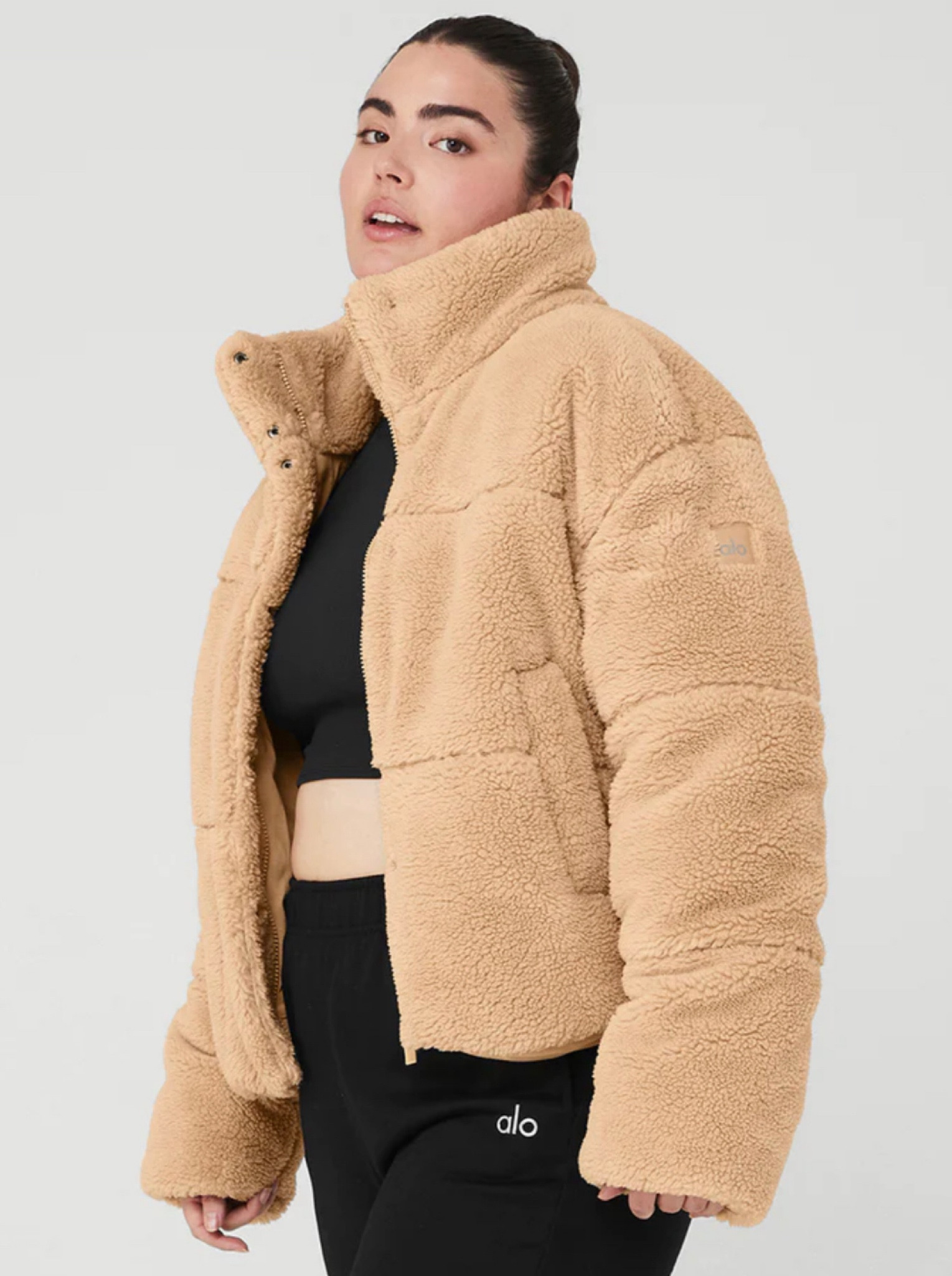 Hello @alo 🤩 I love cozy Sherpa jackets + puffers and she’s perfect! Size large in this babe for me. 


#alo #sherpapuffer

#LTKHoliday #LTKSeasonal #LTKsalealert