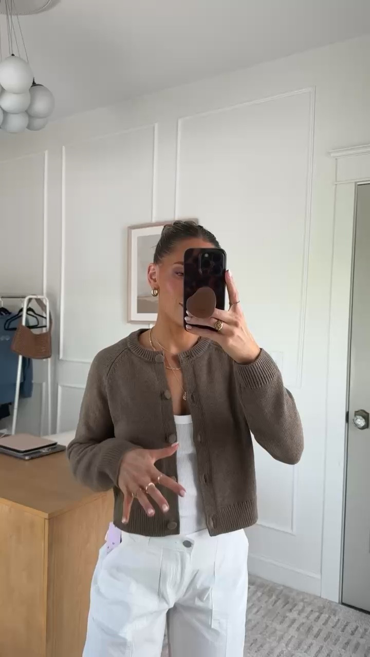 One of my best sellers recently! 🌟 

This cardigan from Target is PERFECTION and will be great as we transition into the cooler fall months! Comes in a few different colors too! Wearing in an xs

Best Sellers
Fall Fashion
Cardigan
Womens Sweater
Cropped Cardigan 

 

#LTKStyleTip #LTKFindsUnder50 #LTKSeasonal