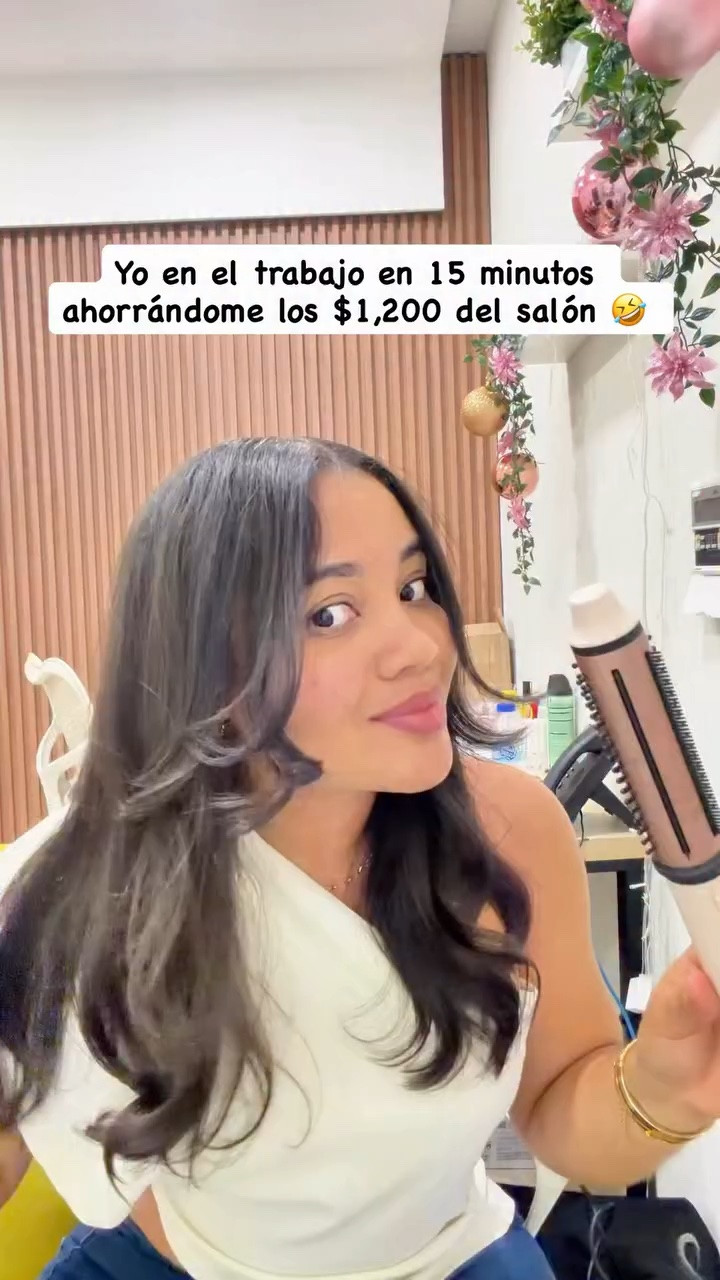 Llegué con un moñito y me fui bella 🤣💕 no solo lleven su bulto de comida que 1 hora rinde mucho …. 

Comenta CEPILLO si quieres el link de esta belleza que seca rápido , lindo y con volumen.

Pasó #1 llegar con su pelo limpio y secado al aire.

Paso #2: llevar su peine, herramienta de calor y aceite de puntas. 

Paso #3 arreglarte en el 15 minutos hasta en el baño 😱

Paso #4 y el más importante: ES AHORRARTE ESE TIEMPO Y DINERO 💇‍♀️💁‍♀️