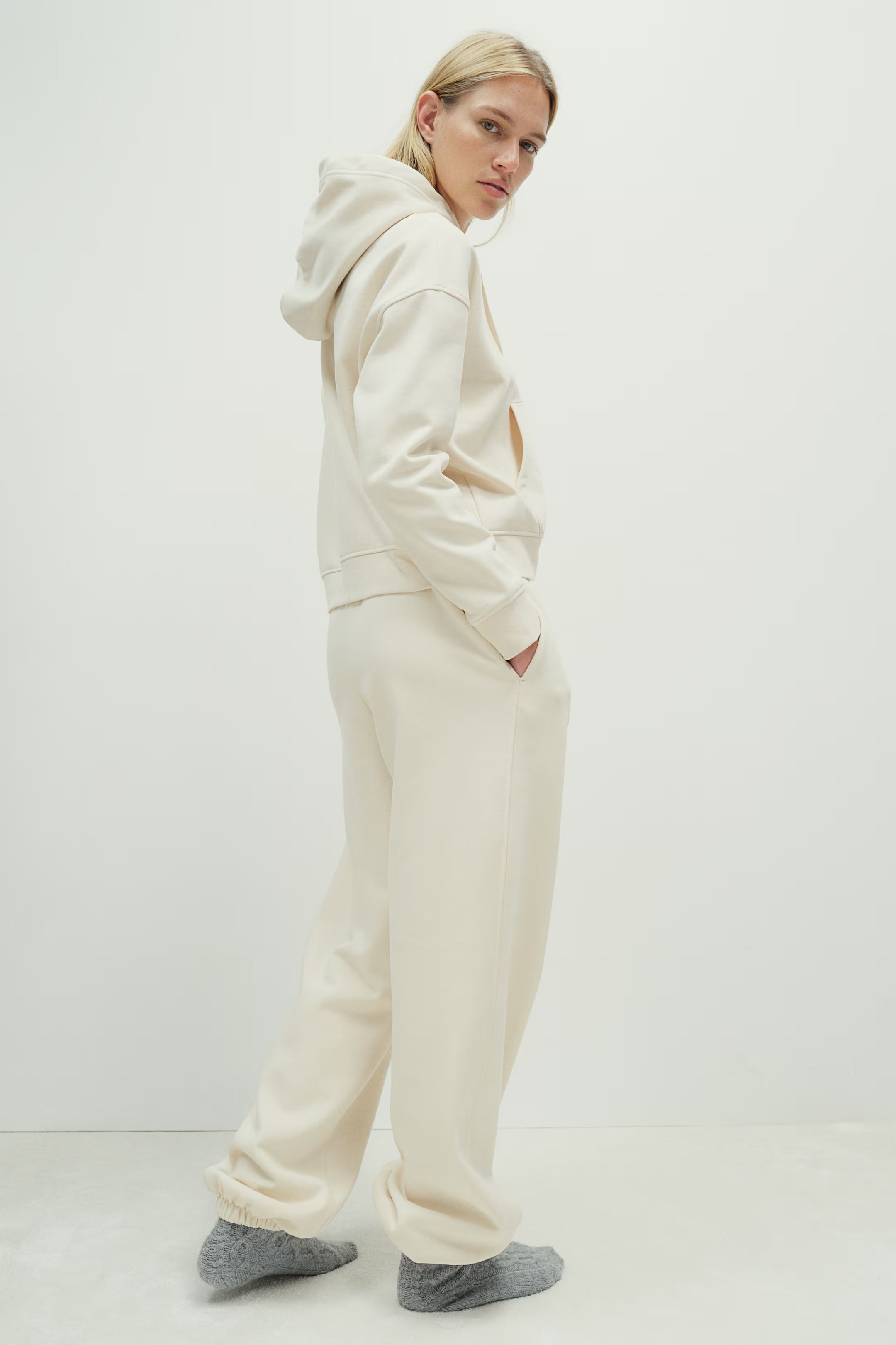 High-waisted joggers - Light beige - Ladies | H&M GB | H&M (UK, MY, IN, SG, PH, TW, HK)