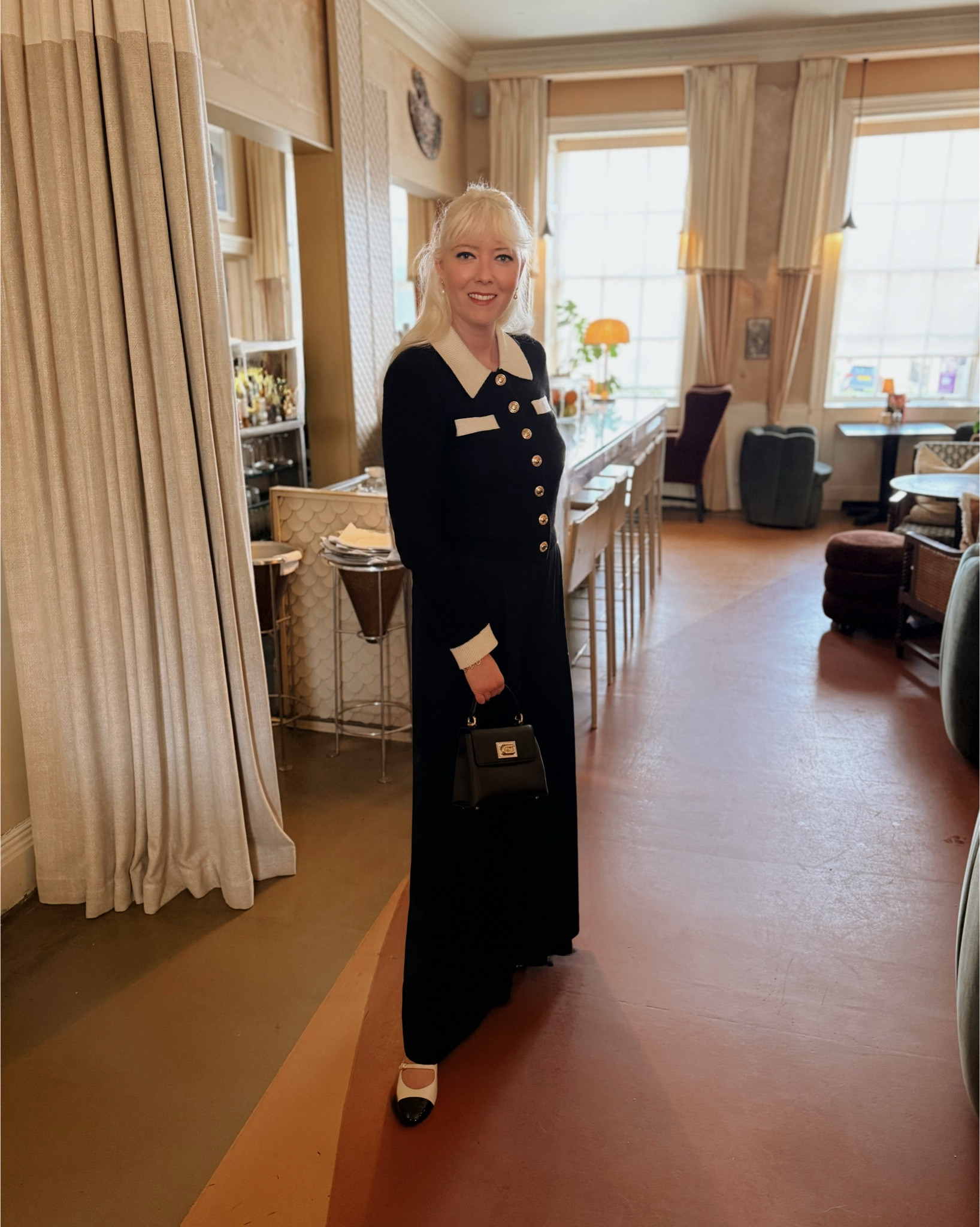 This Parisian monochrome wide pants outfit is so easy to create no matter the budget. Just ensure the knitwear tipping is reflected on the shoes 🖤🤍🖤

Cardigan - Self Portrait 

Black ‘Regent’ Wide Leg Trousers - Boden 

Black 1927 Mini Top Handle Bag - Furla 

Pearl Earrings - Dower & Hall 

Two tone Shoes - Pretty Ballerinas

#LTKstyletip #LTKuk #LTKeurope