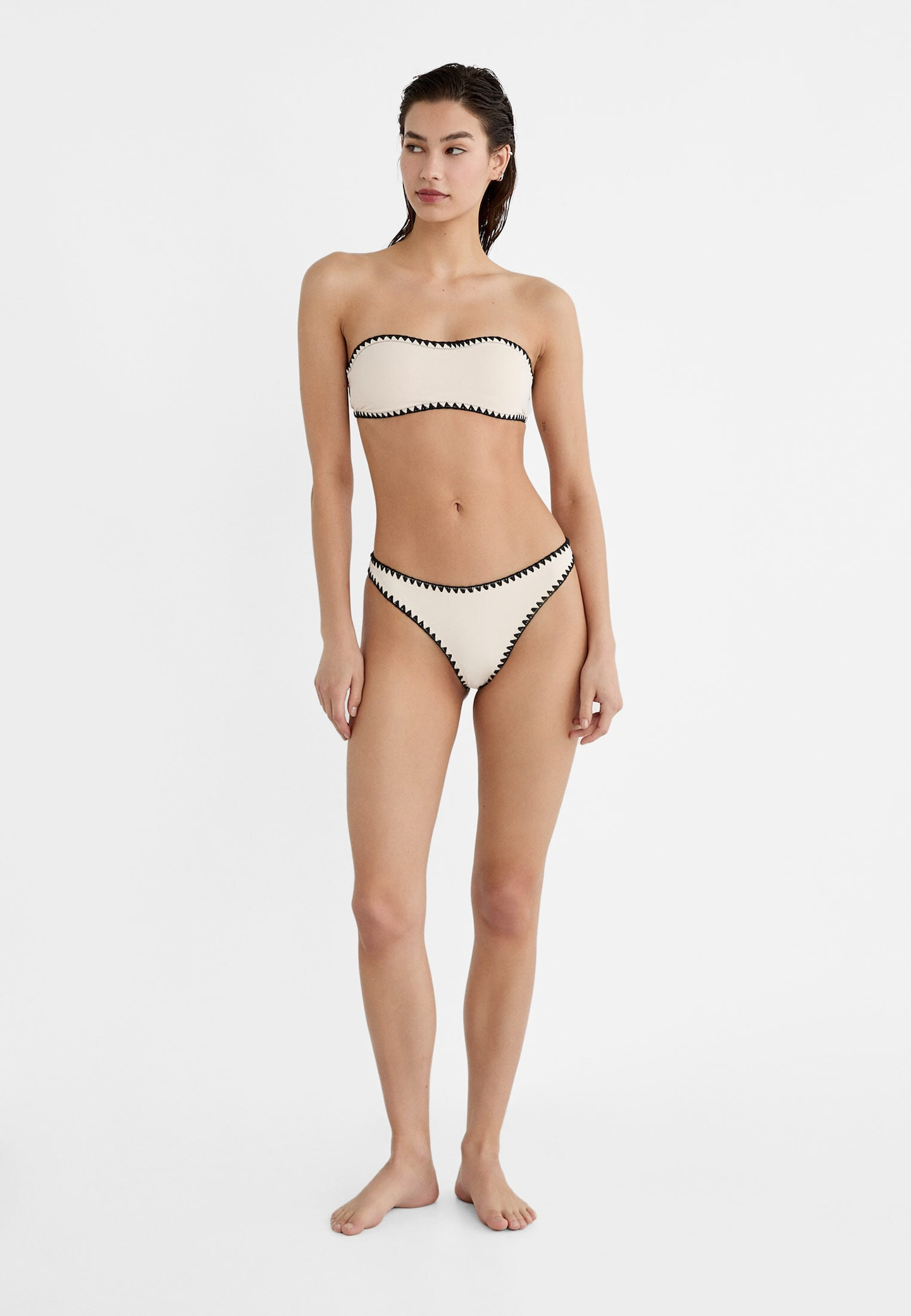 Bandeau-Bikinioberteil mit Stickerei - Kleidung für Damen | Stradivarius Deutschland | Stradivarius DE