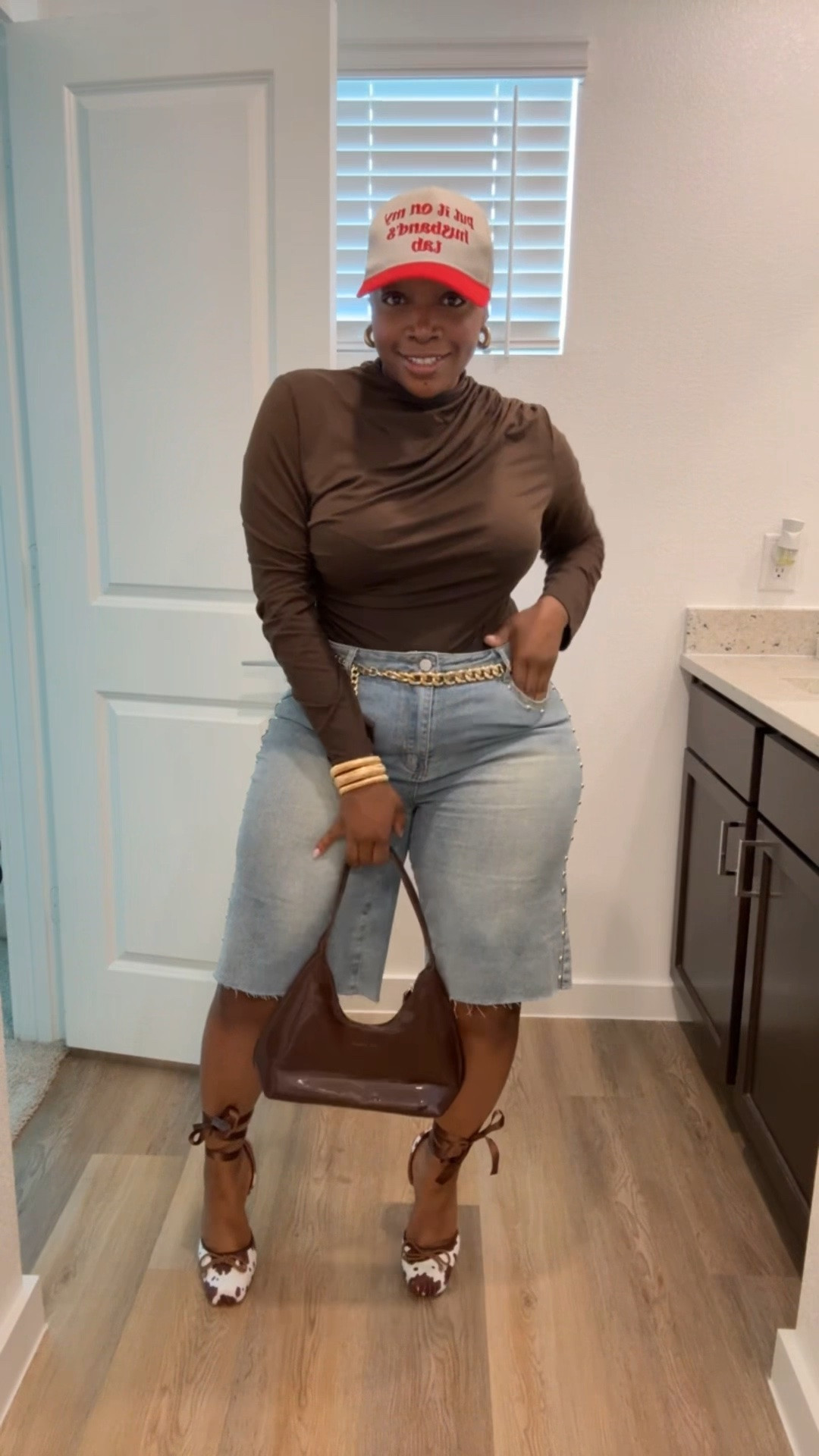 I was gonna keep it basic & elevated… then suddenly I started dressing like I had tickets to the game. 😭🤎✨
(Items 🔗 to my TTS)

#StyleWithMe 
#MondayOutfit 
#MidsizeFashion 
#StreetStyleInspo 
#FashionContentCreator

#LTKU #LTKMidsize #LTKgrwm