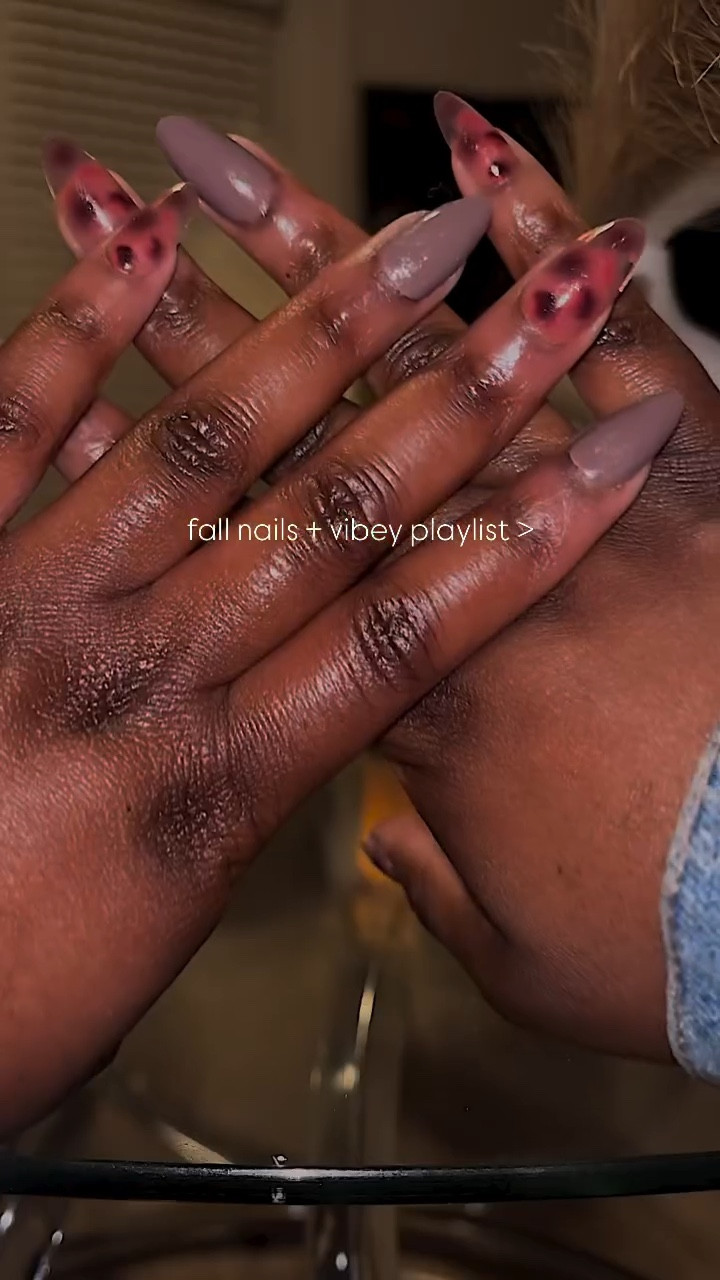 This the zone I love to be in 🤎 playing around with press-ons. Not my usual shape because ya girl too rough on the plane 😭but I said why not. @absnyproducts 
.
.
Fall press on nails, fall aesthetics, cozy routine, self care aesthetics, #nailtherapy #fallaesthetics #nailtok #fallnails #falloressons #atlantacontentcreator