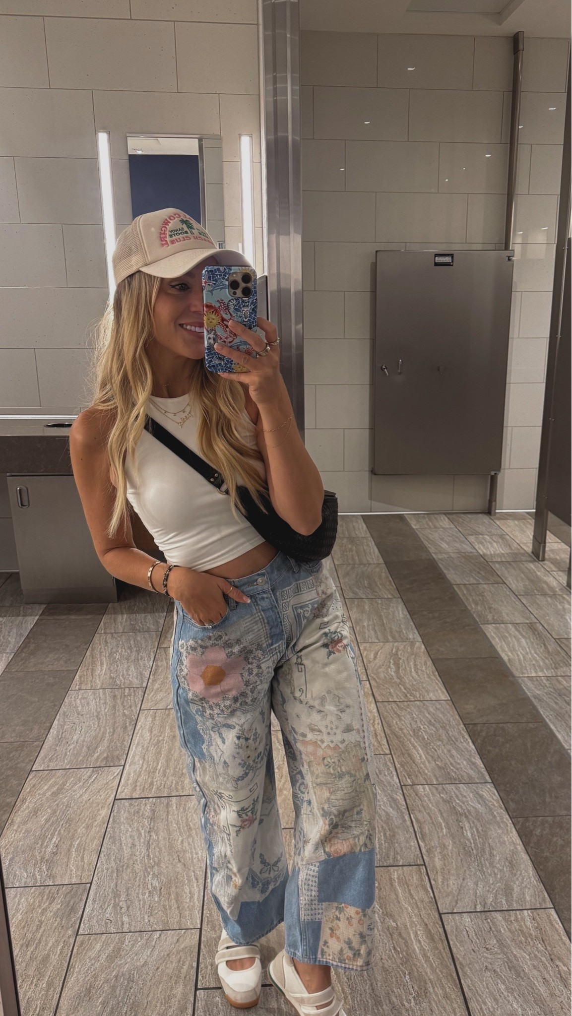 Travel OOTD today ✈️🌸 finally heading home.

Wearing a xsmall in the top and small in pants!