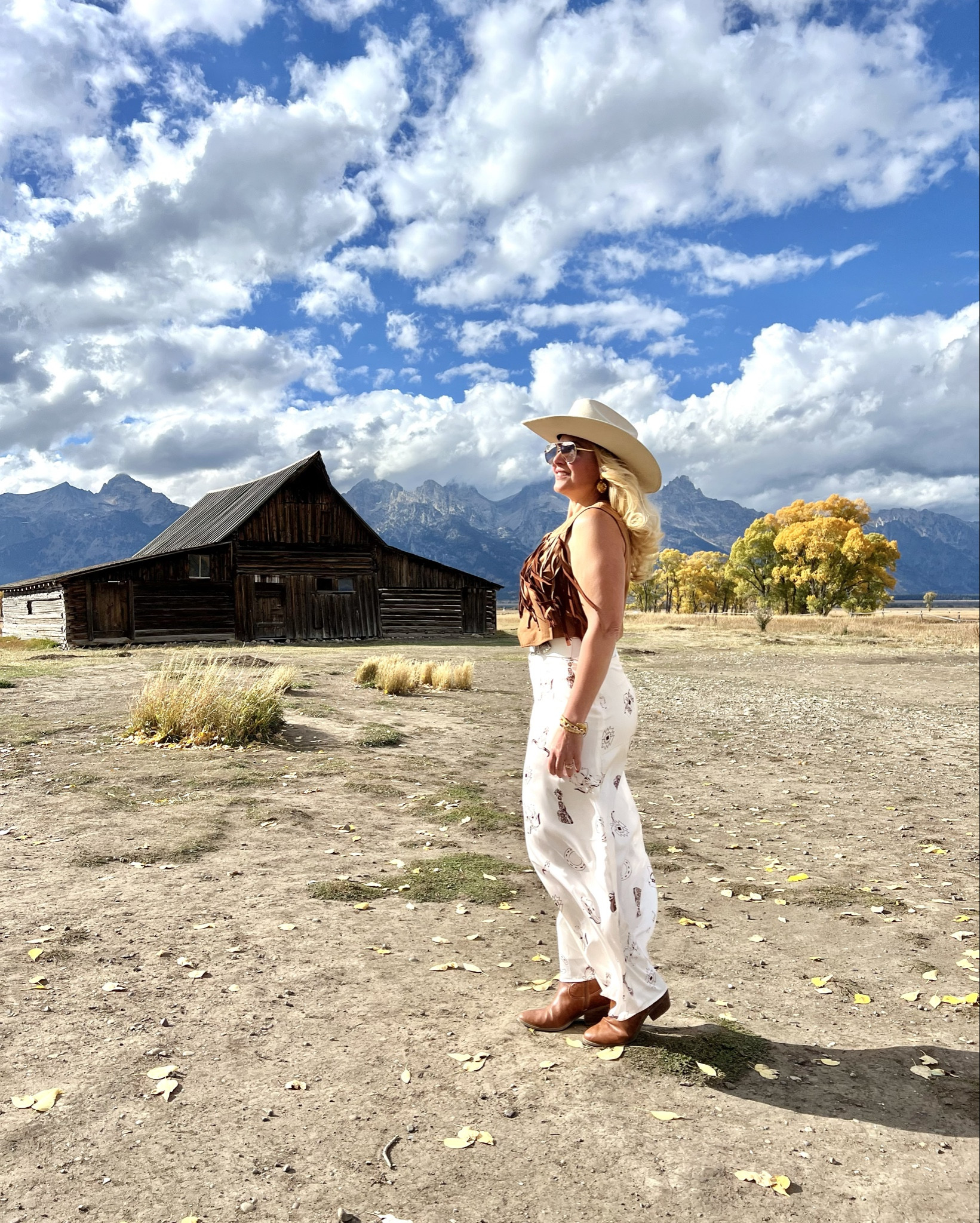 Casual Fall outfit

This western print skirt is darling! It matched the iconic Mormon Row house in Wyoming!

Wearing a large in everything.


#LTKSeasonal #LTKStyleTip #LTKFindsUnder100 #LTKOver40 #LTKWorkwear #LTKU #LTKSaleAlert #LTKFindsUnder50 #LTKGiftGuide #LTKHoliday #LTKParties #LTKFamily #LTKHalloween #LTKMidsize