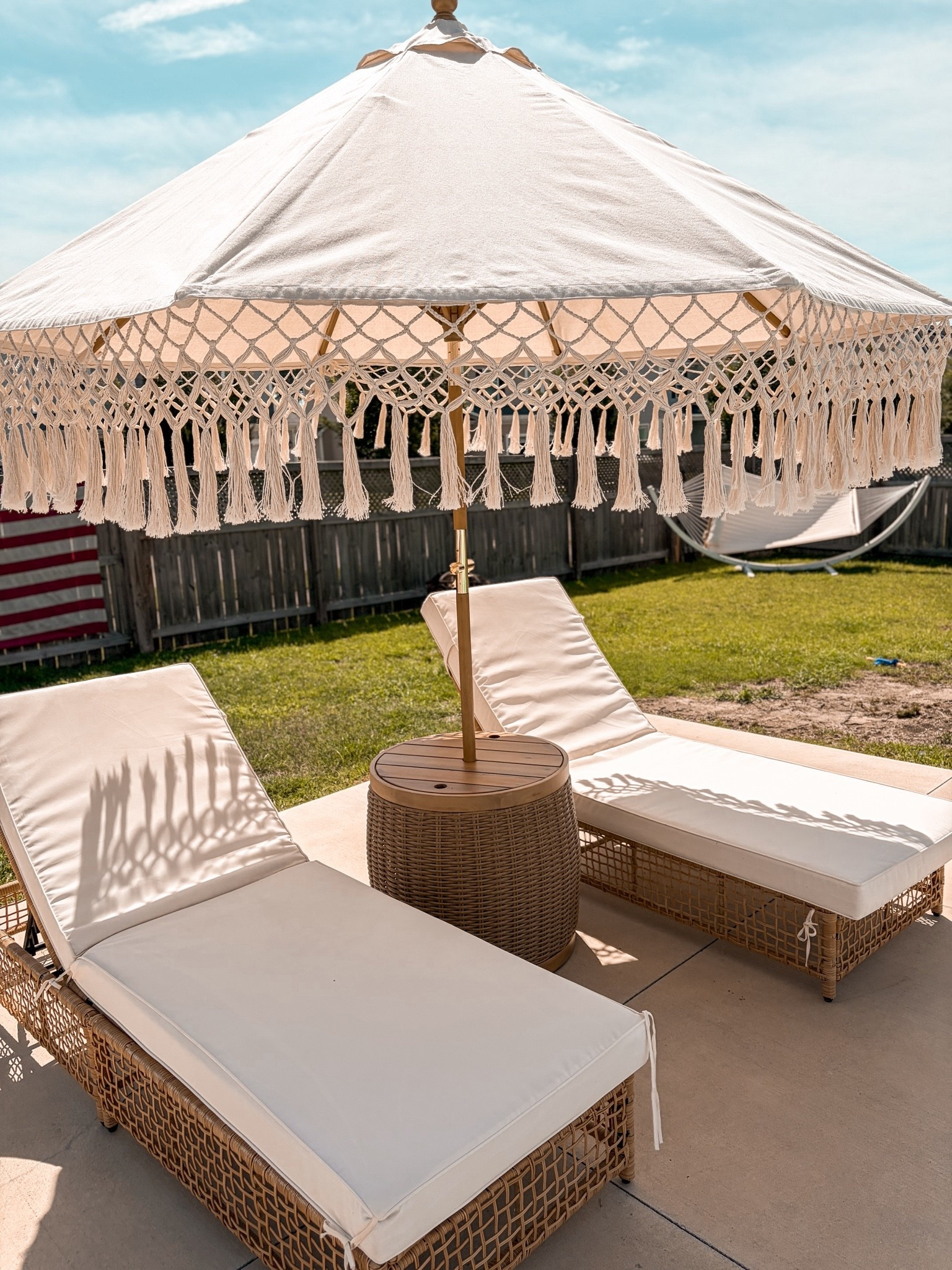 Outdoor rattan pool lounger chairs
Outdoor rattan umbrella table stand
Outdoor fringe umbrella with interchangeable top