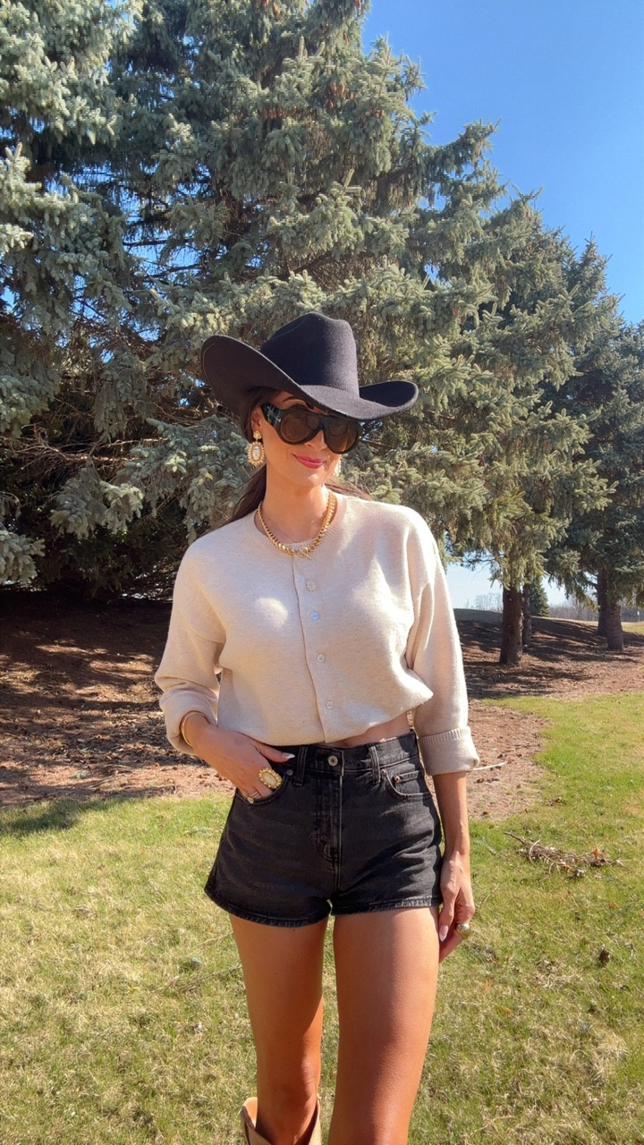 Happy 1st day of Spring ootd 🤍🤠

#LTKootd #LTKSaleAlert #LTKSeasonal