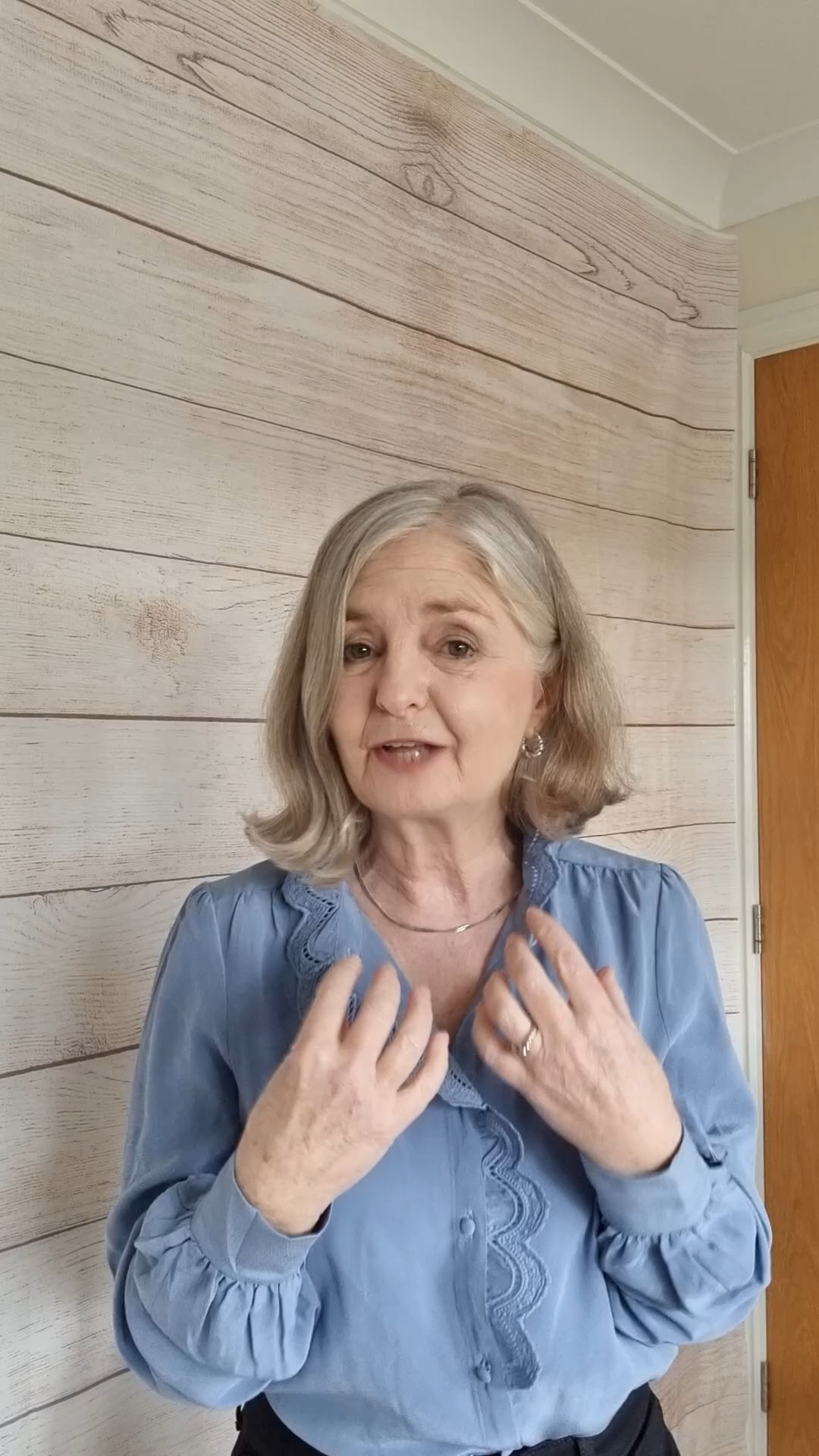 Click colour options after clicking on a shirt 

Sézane, 