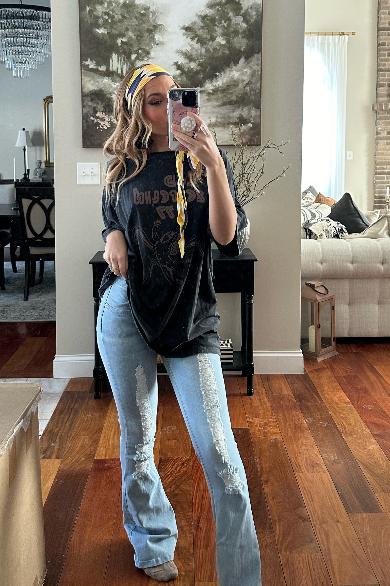 The scarf in my hair is vintage 🤍 it was actually my grandmas 🥰 

Jeans are by IAMGIA in size small 