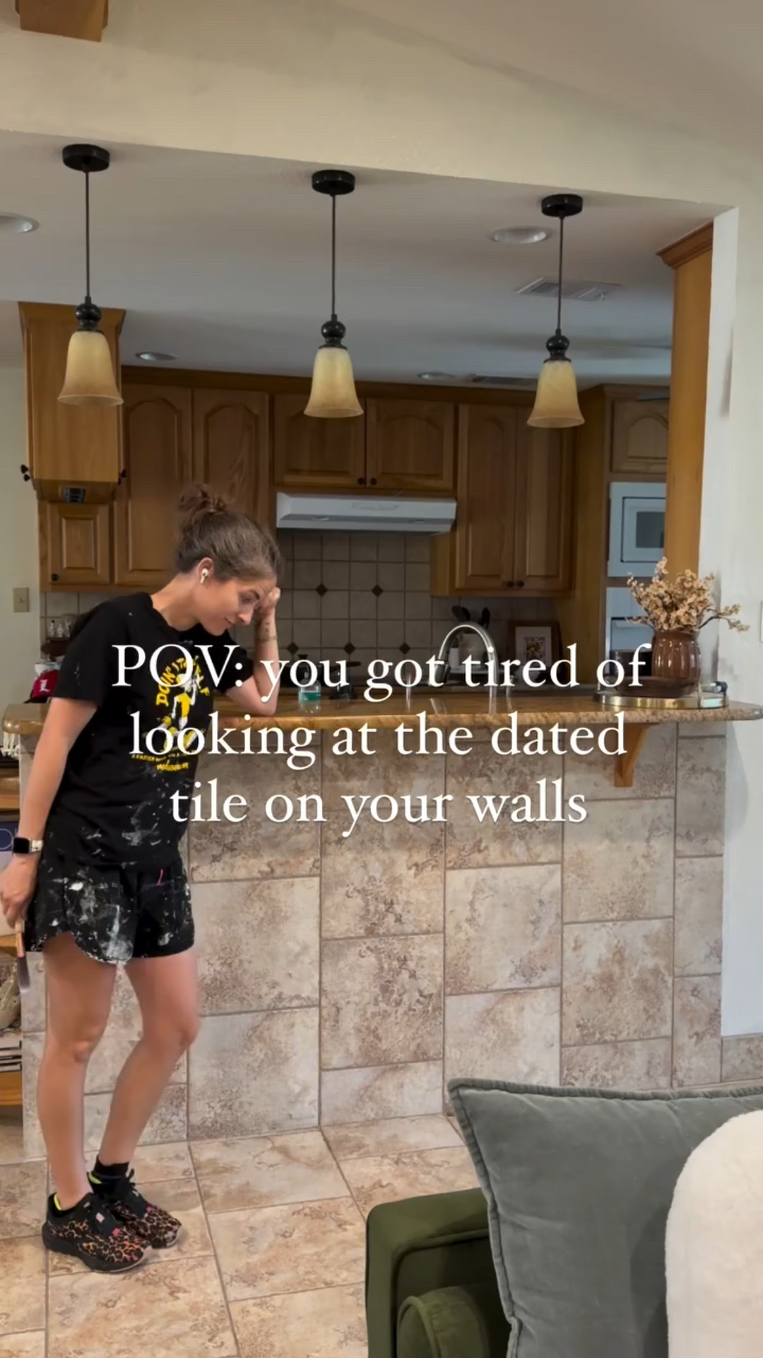 My husband looked at me like I was nuts when I told him I was gonna paint this tile but OH BOY am I glad I did it. 🙌🏻🎉 I can’t handle how much better it looks! Full reveal of the painted living/dining/kitchen coming next week!!!