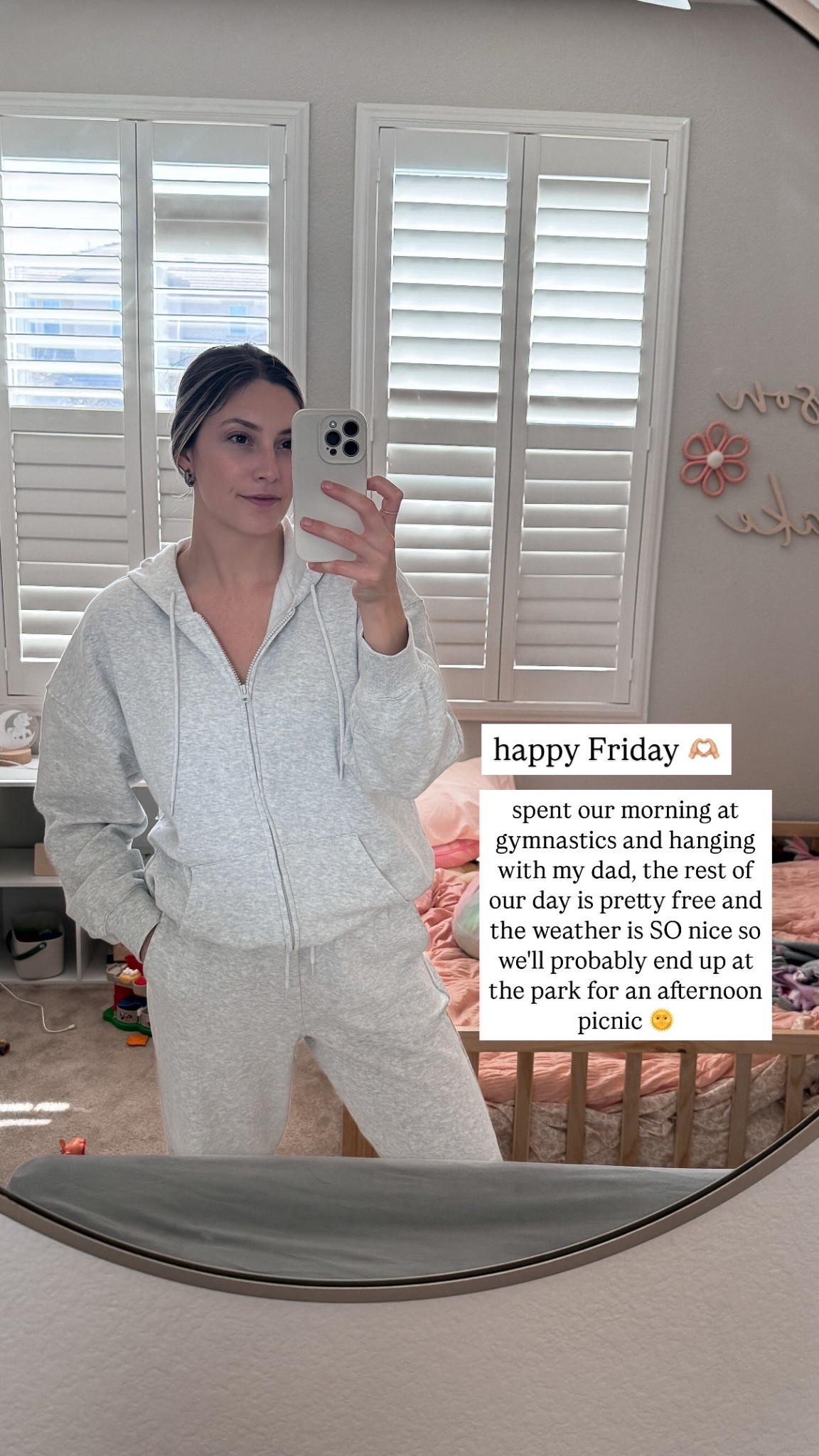 Matching set, sweatsuit, wfh outfit, lounge set, joggers, sweatpants 

Size S in both 