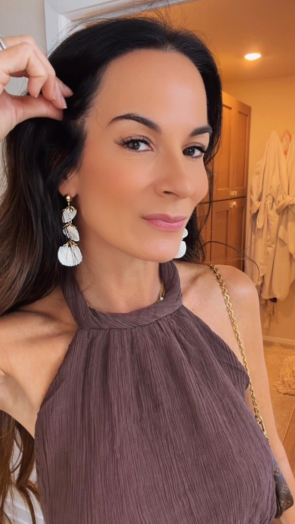 It’s official… I’ve entered my shell era. 🐚✨

Sometimes the outfit is cute… and sometimes it’s the earrings that completely steal the show. These beauties instantly make even the simplest look feel like a vacation. Throw them on with a sundress, linen set, or even a white tee and denim, and suddenly you’re the best dressed girl at dinner. 🤎

Comment SHELL and I’ll send you the links!


#SummerStyle #StatementEarrings #ResortStyle #CoastalChic #NicoleColeeStyle

#LTKootd #LTKgrwm #LTKdayinmylife
