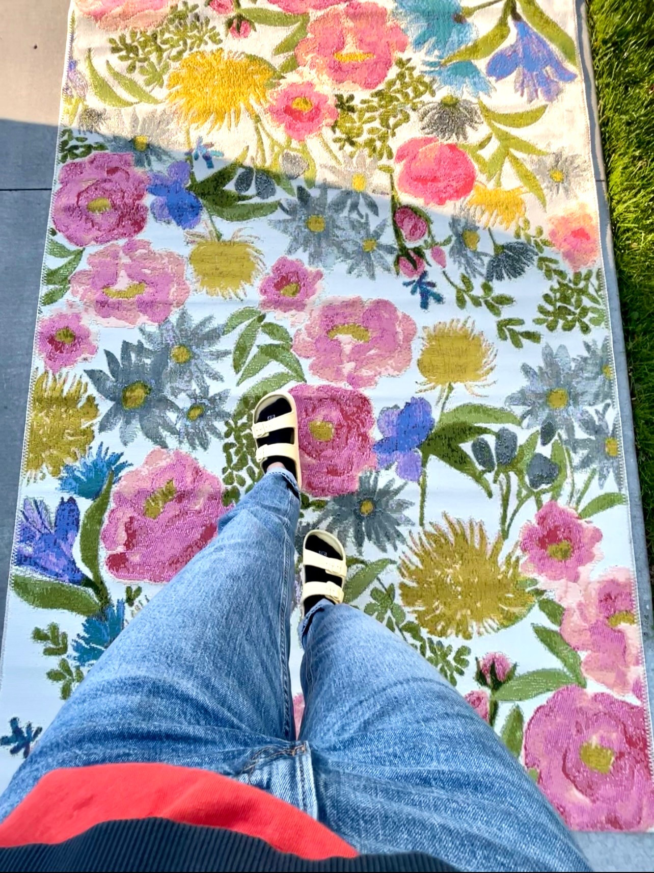 New addition to the patio 💁🏼‍♀️ my new botanical patio area rug is stunning and amazing 🙌🏼 comes in a variety of sizes, I linked a few places here because it’s out of stock in some sizes on some websites  

#LTKSaleAlert #LTKHome #LTKSeasonal