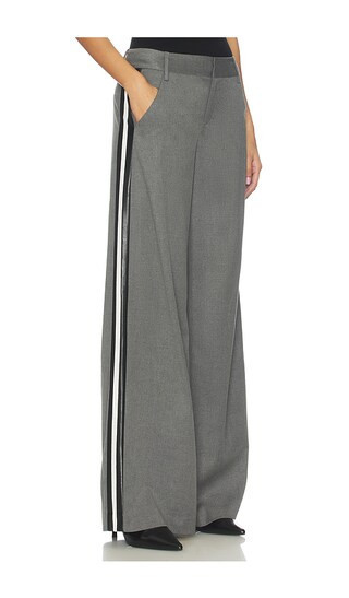 Alice + Olivia Stu Ultra Baggy Pant in Grey. - size 0 | Revolve Clothing (Global)