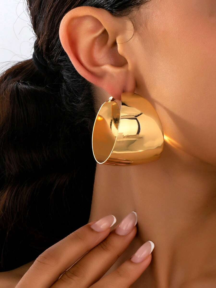 1 Pair Fashionable Exaggerated Metallic Smooth Hoop Earrings, Suitable For Autumn/Winter Wear | SHEIN