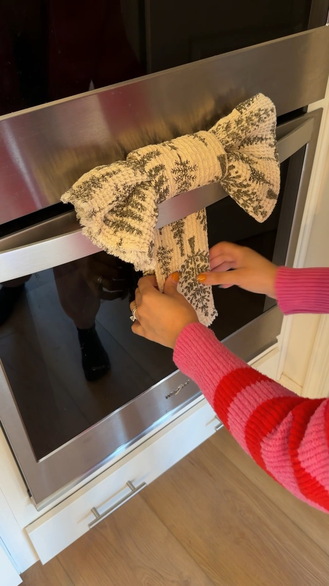 Christmas bow kitchen towel
Christmas decor
Home decor

#LTKHoliday #LTKHome