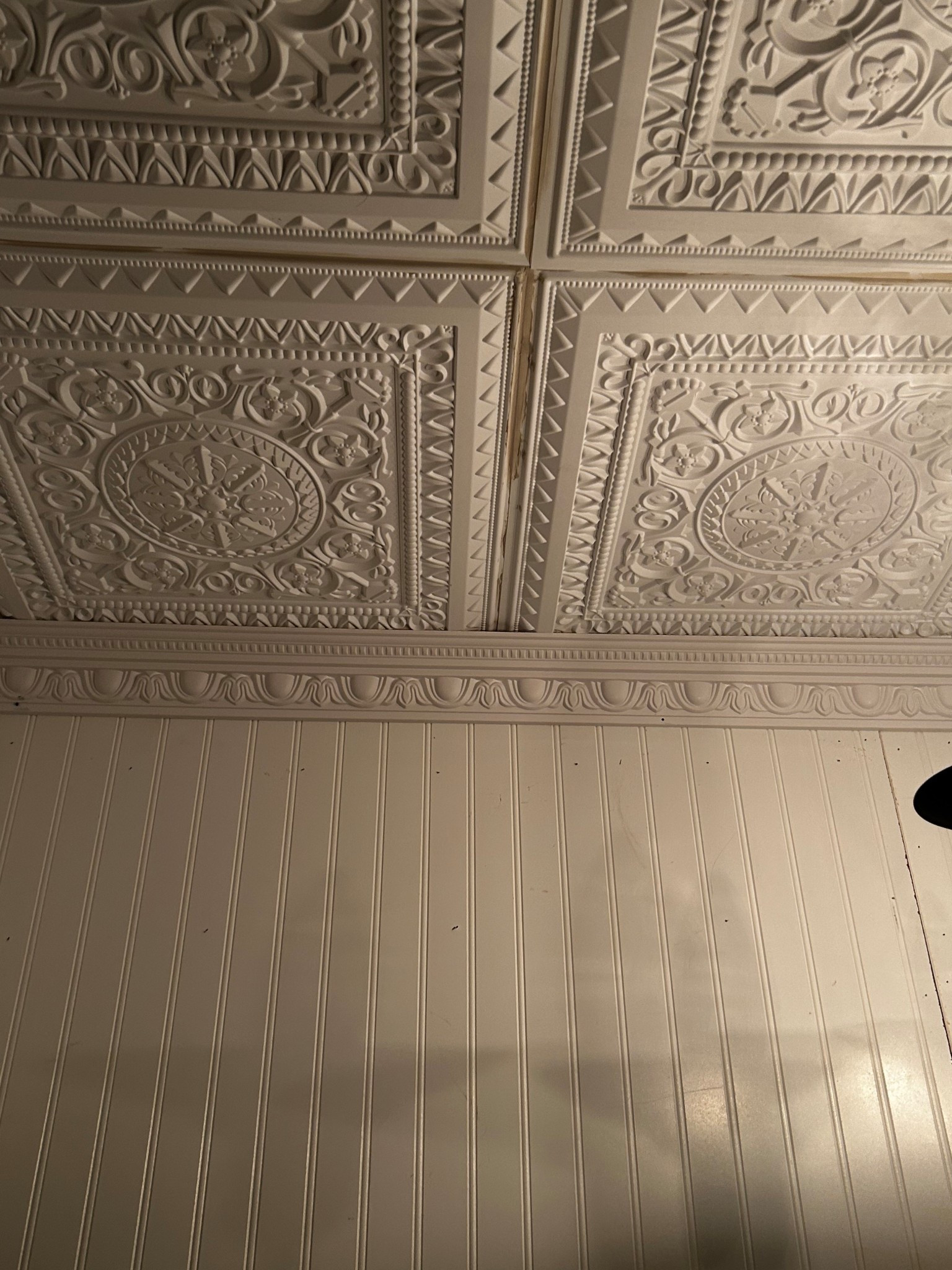 Crown molding & ceiling tiles ♥️ 

#LTKStyleTip #LTKHome #LTKSeasonal