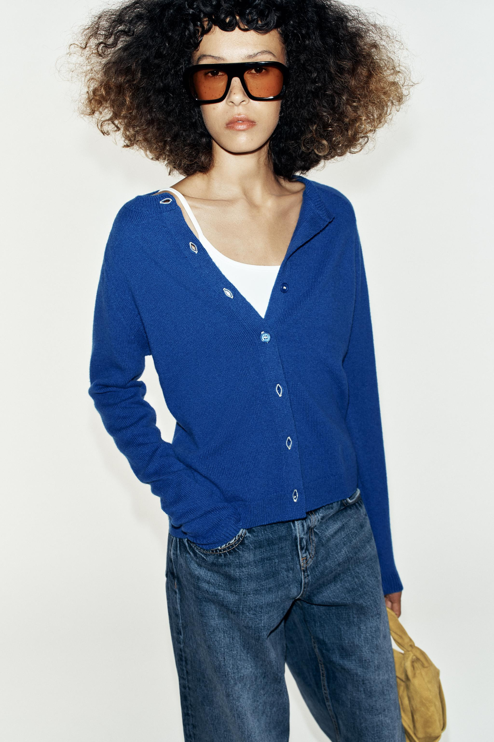 Jacket made with 100% wool. Features a round neck, long sleeves, and front button closure. | Zara US