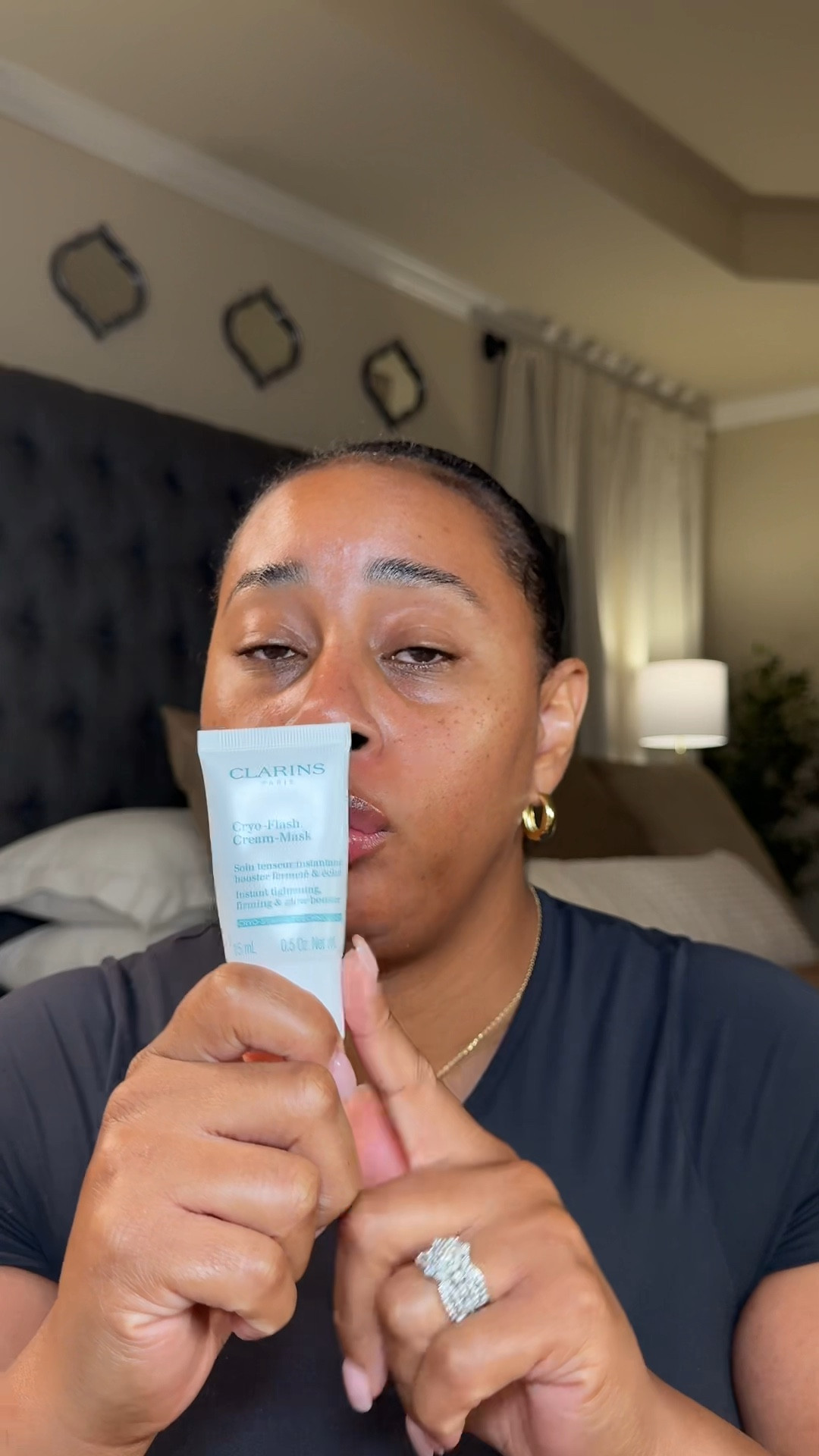Yall this Clarins Cyro-Flash Cream Mask has me gagged! It is also a glow booster! I put it on my neck too.
#clarins #Skincaretips #SkinCare101 #skincareroutine #facemask #finelines #pores #tightening

#LTKBeauty