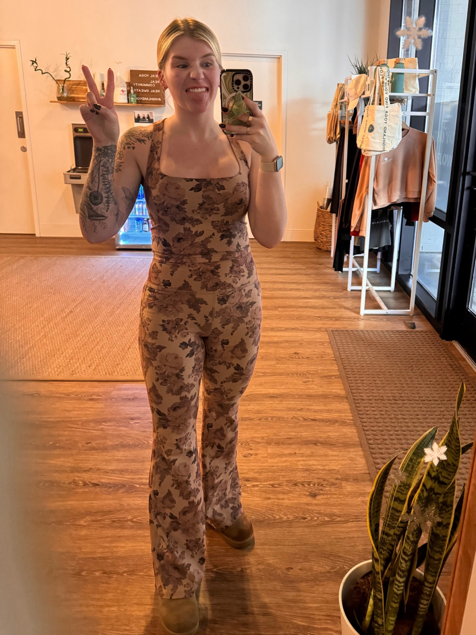 I couldn’t resist this set! The colors are gorgeous and it helps that it feels like butter. 

This brand runs TTS wearing a size MED in both top and bottom. 

#yoga #yogaset #athleisure #workout #loungeset #flares #floral #matchingset #comfyoutfit #yogapants


#LTKworkwear #LTKfitness #LTKfindsunder100