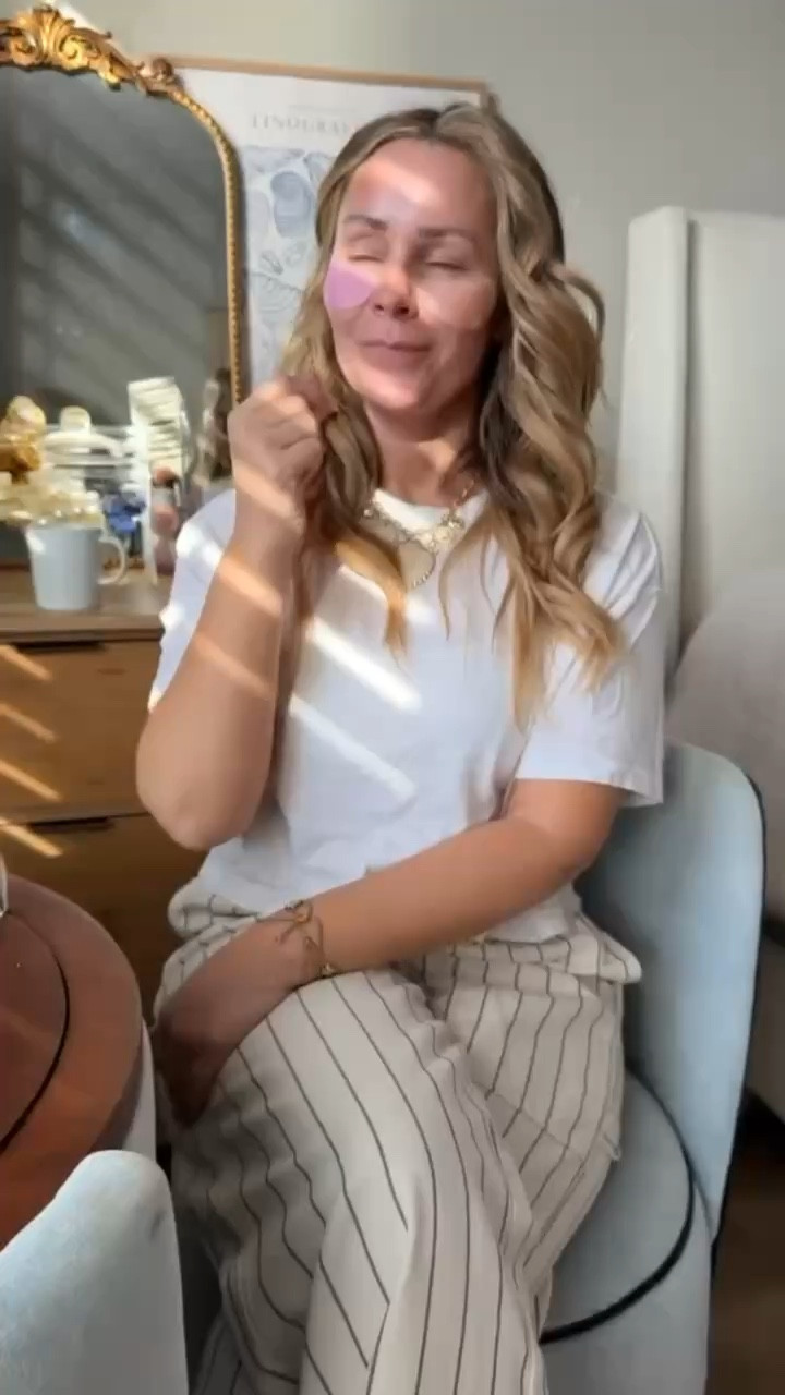 this is my “I don’t have time but still want to look alive” routine 😂
nothing complicated, just products that do the work for you

linked everything so you don’t have to think about it