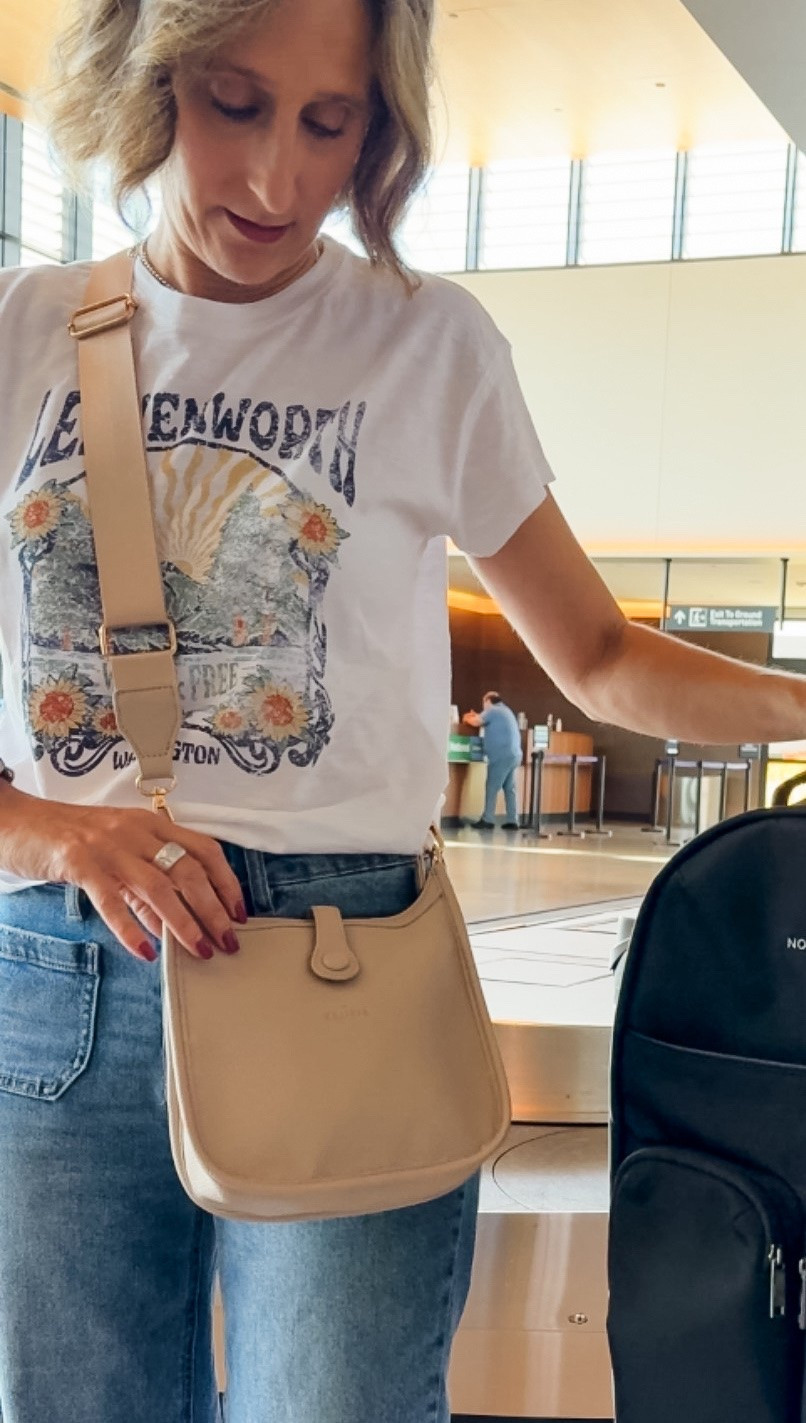 Cute crossbody that holds a lot for touring around
