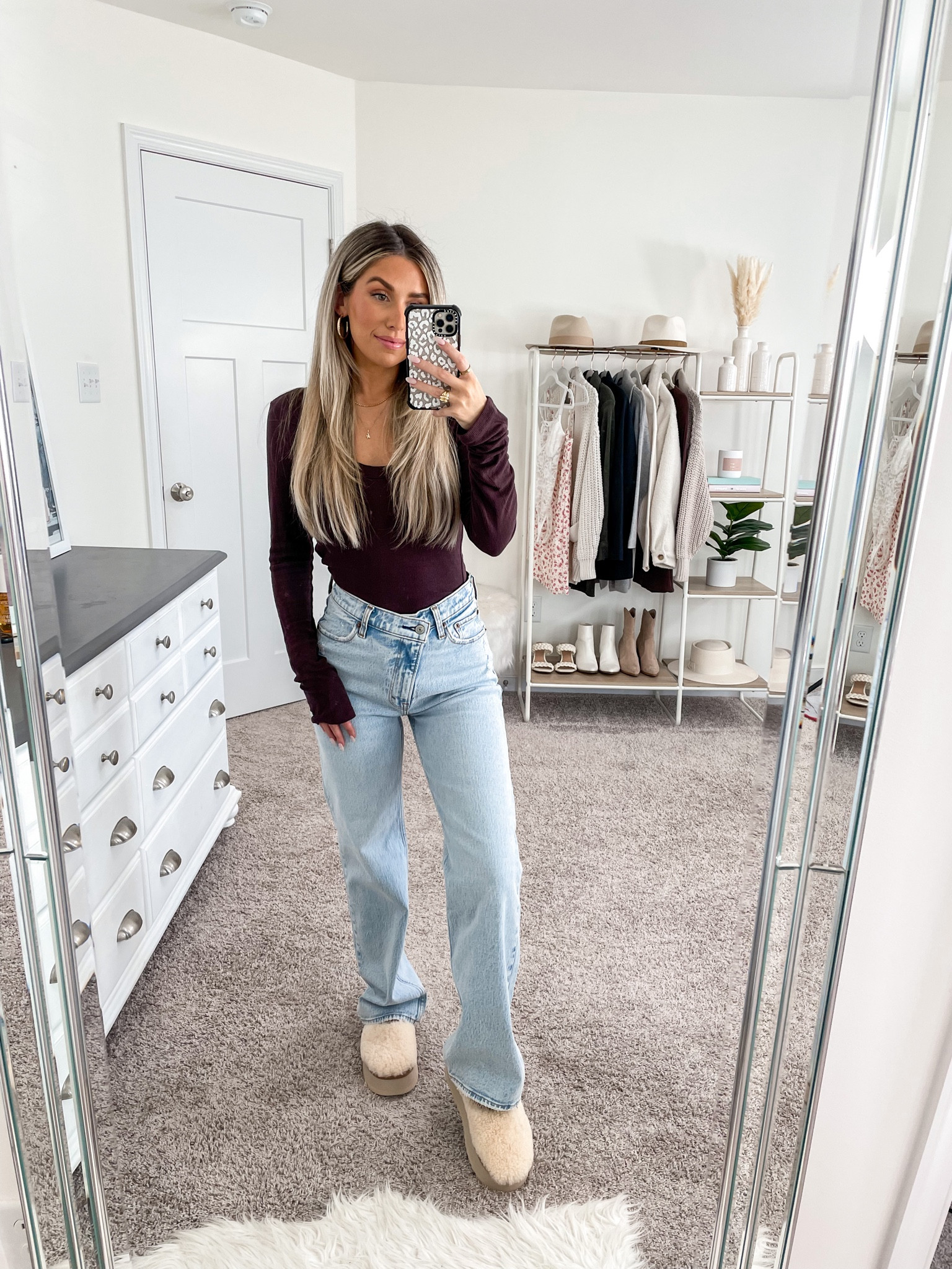 How I would style my Ugg tazz platforms for out of the house 🫶🏼 
+ target top: xs
+ Abercrombie jeans: 25 short 
+ Ugg tazz platforms: size 6

#LTKfindsunder100 #LTKSeasonal #LTKstyletip