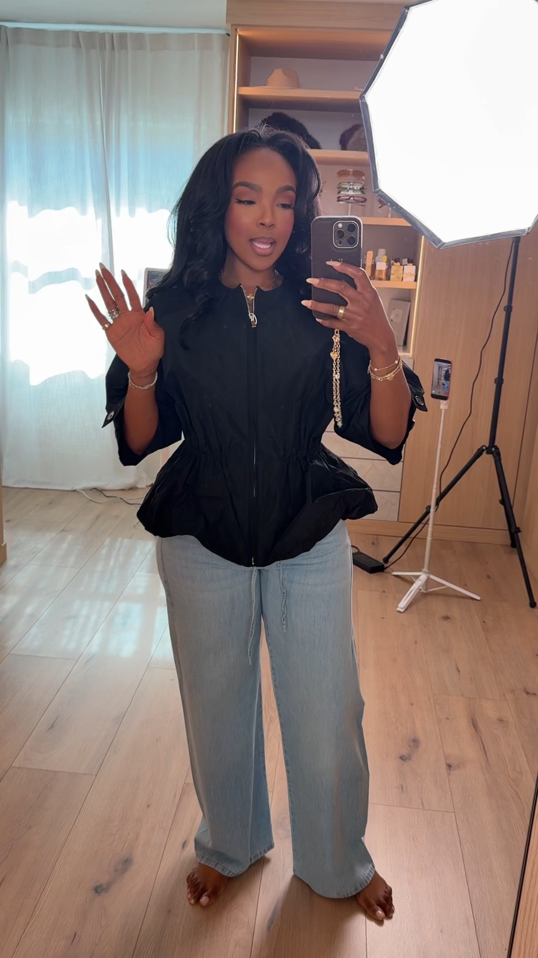 Scroll to shop this elevated everyday outfit 🖤

Structured zip-up top with a cinched waist paired with relaxed denim gives that effortless put-together vibe—perfect for casual days, errands, or an easy coffee run look.

📏 Measurements: 5’4”, 140 lbs, 34D bust, 27” waist, 40” hips

Follow me on Instagram and YouTube @kirasfashionfinds @Zara 