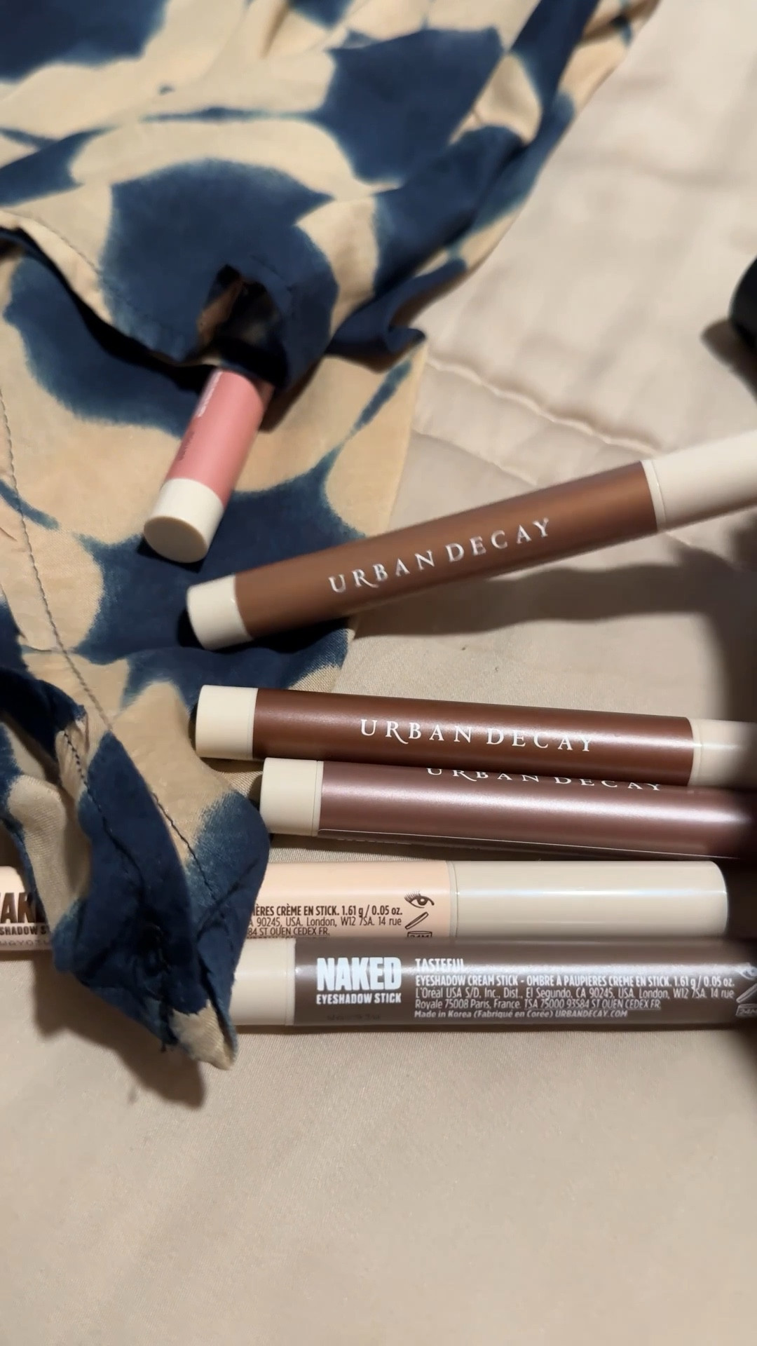 Chic glow🤎✨

#eyeshadow #beauty #makeup #glow #beautyessentials #eyeshadowsticks #makeupessentials

#LTKStyleTip #LTKBeauty #LTKOver40