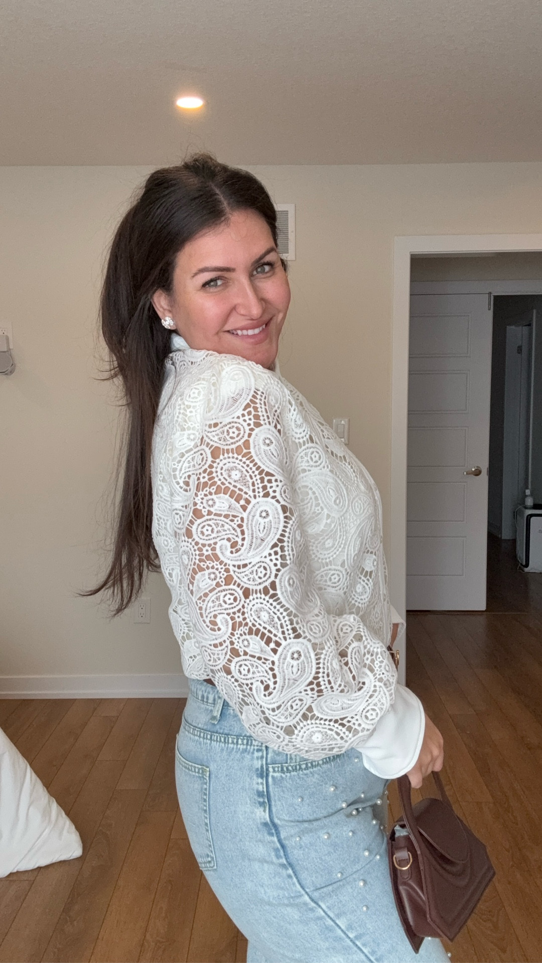 I get dressed for me.

Not for approval. Not for anyone else.

Taking time to look good is a form of self-care that does wonders for my mental health. 

When I show up feeling confident, my whole day shifts. 

Look good → feel good → do good 💛

#EverydayOutfits
#GettingDressed
#StyleOverSize
#WearWhatYouLove
#OutfitInspo