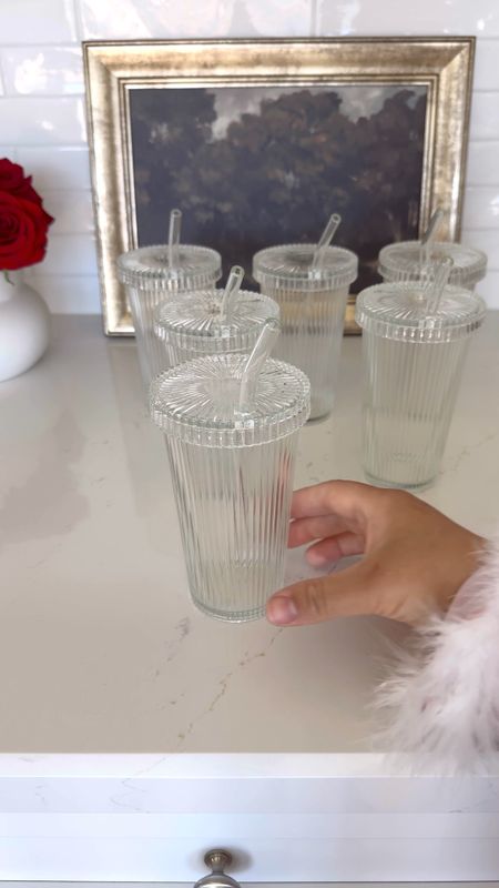 Glass tumbler with lid and straw #kitchen #home

#LTKHome #LTKVideo