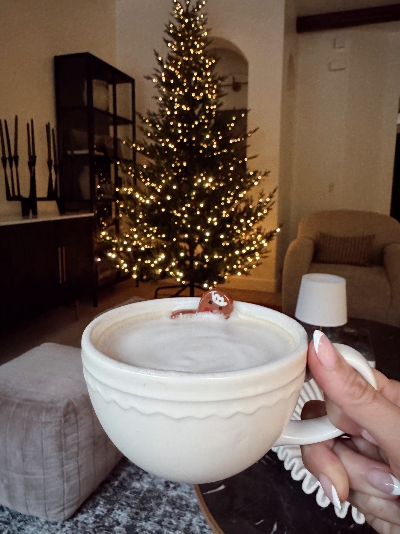 Cutest holiday mug!! Only $5 at Target! Looks like Pottery Barn but half the price ! 

Linked my favorite Christmas tree too!


#LTKFindsUnder50 #LTKHome #LTKHoliday