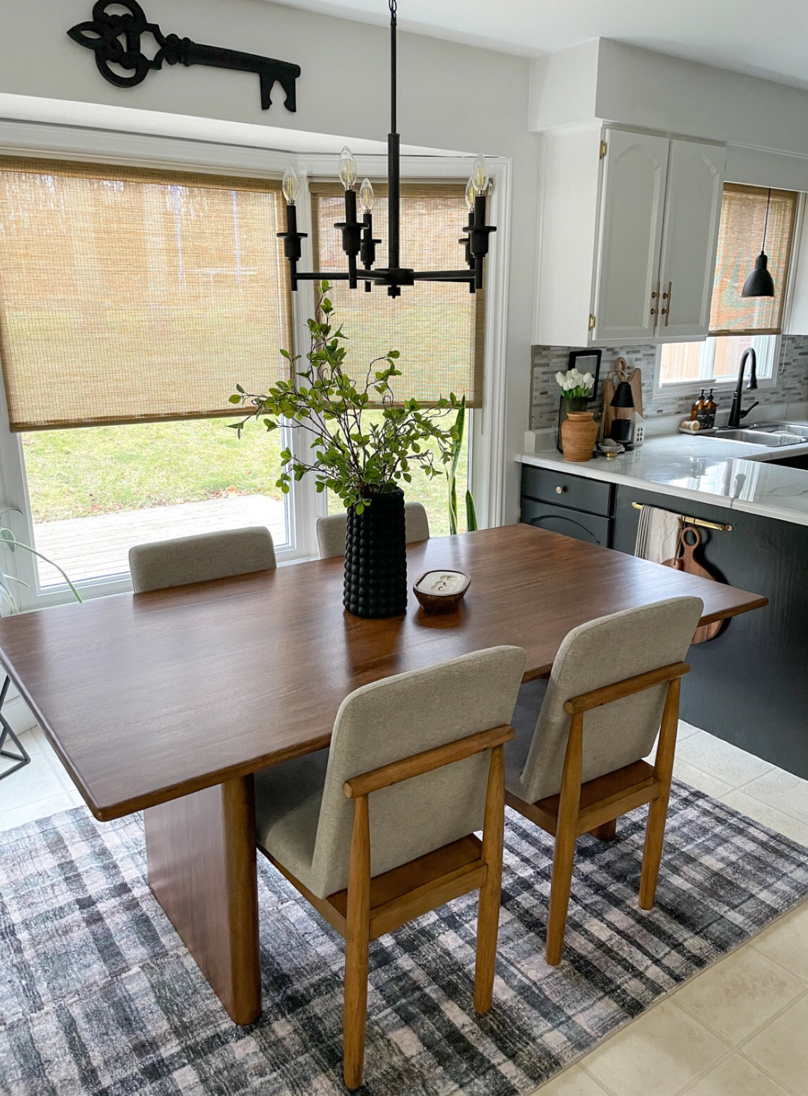 Kitchen dining rug!

Rug, accent rug, plaid rug, kitchen styling, cozy home, cozy rug, neutral home, kitchen decor, area rug

#LTKstyletip #LTKhome