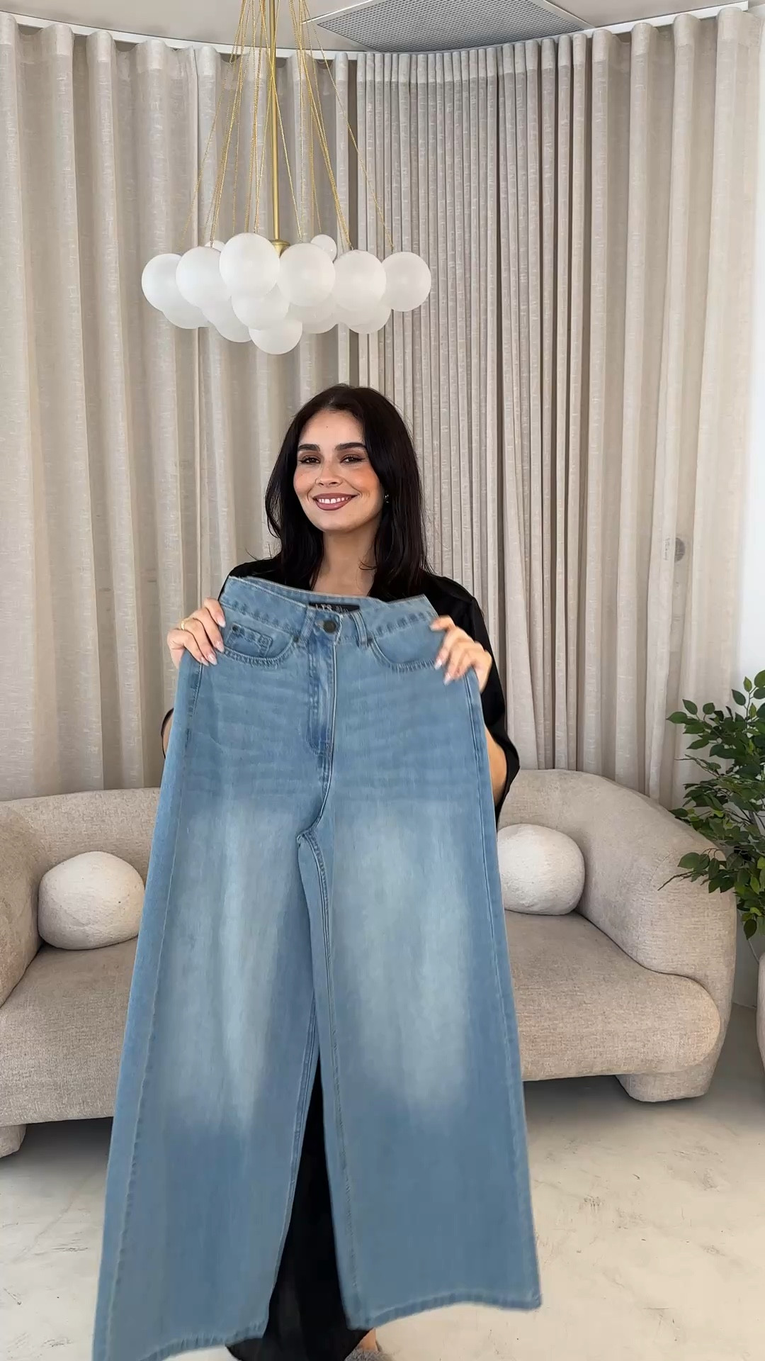 The perfect jeans for us tall girlies 🤍