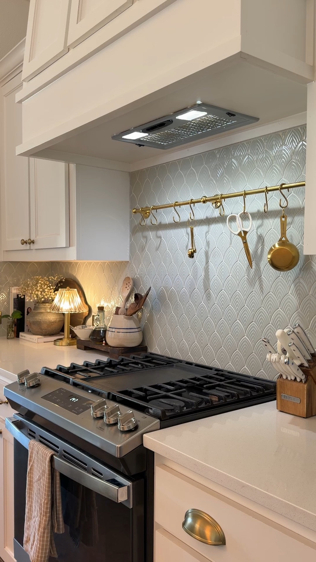 Kitchen decor | Kitchen inspiration | Traditional kitchen | Transitional kitchen | Cozy kitchen | Brass pot rack | Pot rack | Brass kitchen decor | Kitchen backsplash | Tile backsplash | Stove area | Range styling | Kitchen organization | Kitchen accessories | White kitchen | Warm neutral kitchen | Collected home | Timeless interiors | Classic home decor | Nancy Meyers style | Home styling | Kitchen finds | Brass accents | Countertop styling | Cozy home

#LTKmomlife #LTKHome #LTKSaleAlert