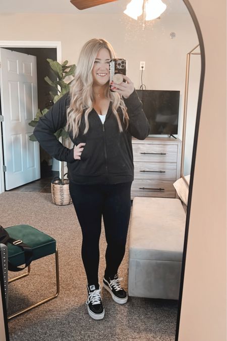 Another day, another athleisure outfit!