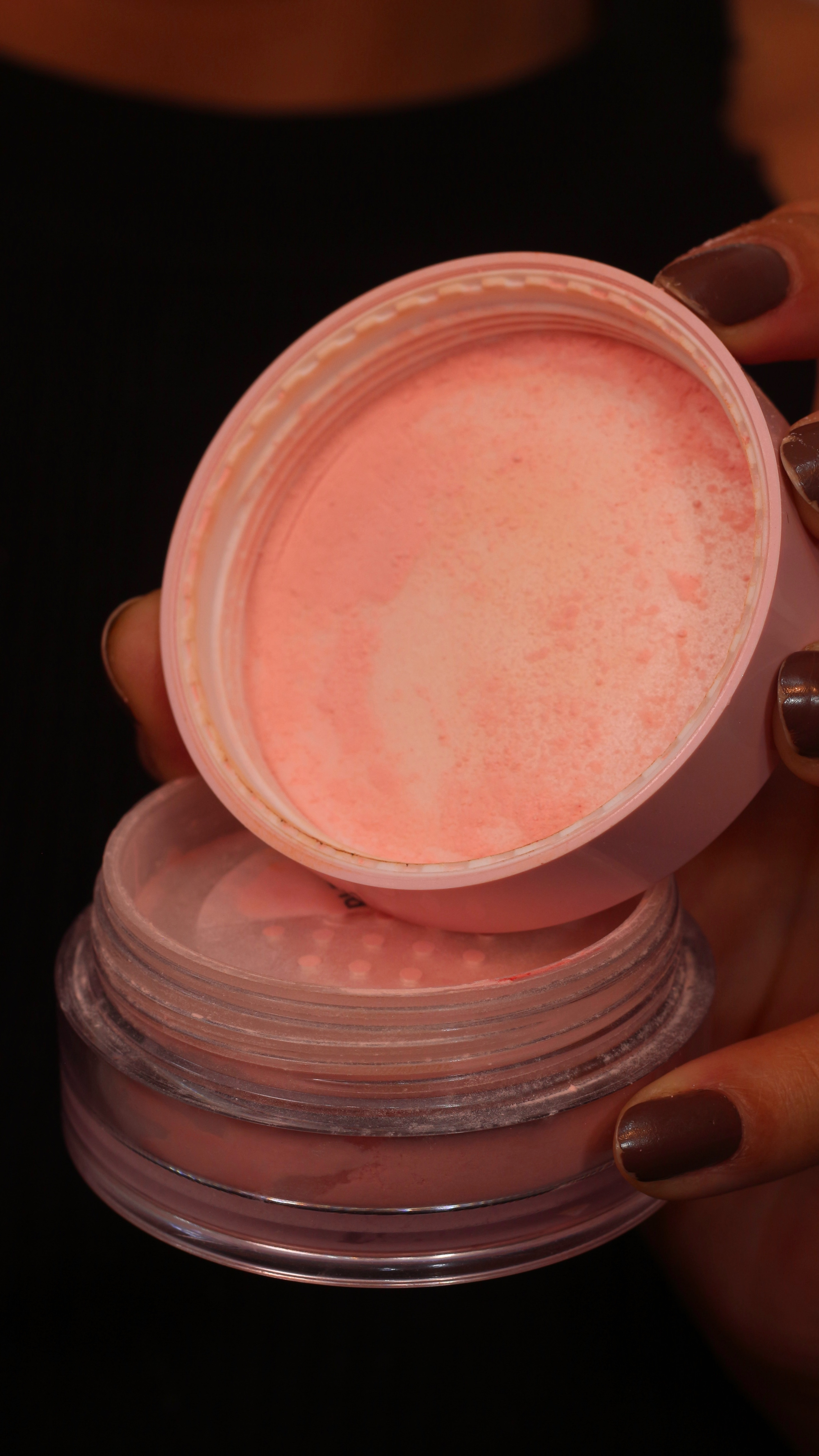 Pó rosa funciona em todos os tons de pele? 

Todos os produtos usados nesta make estão listados abaixo  ↓♡

#LTKbeleza #LTKbrasil