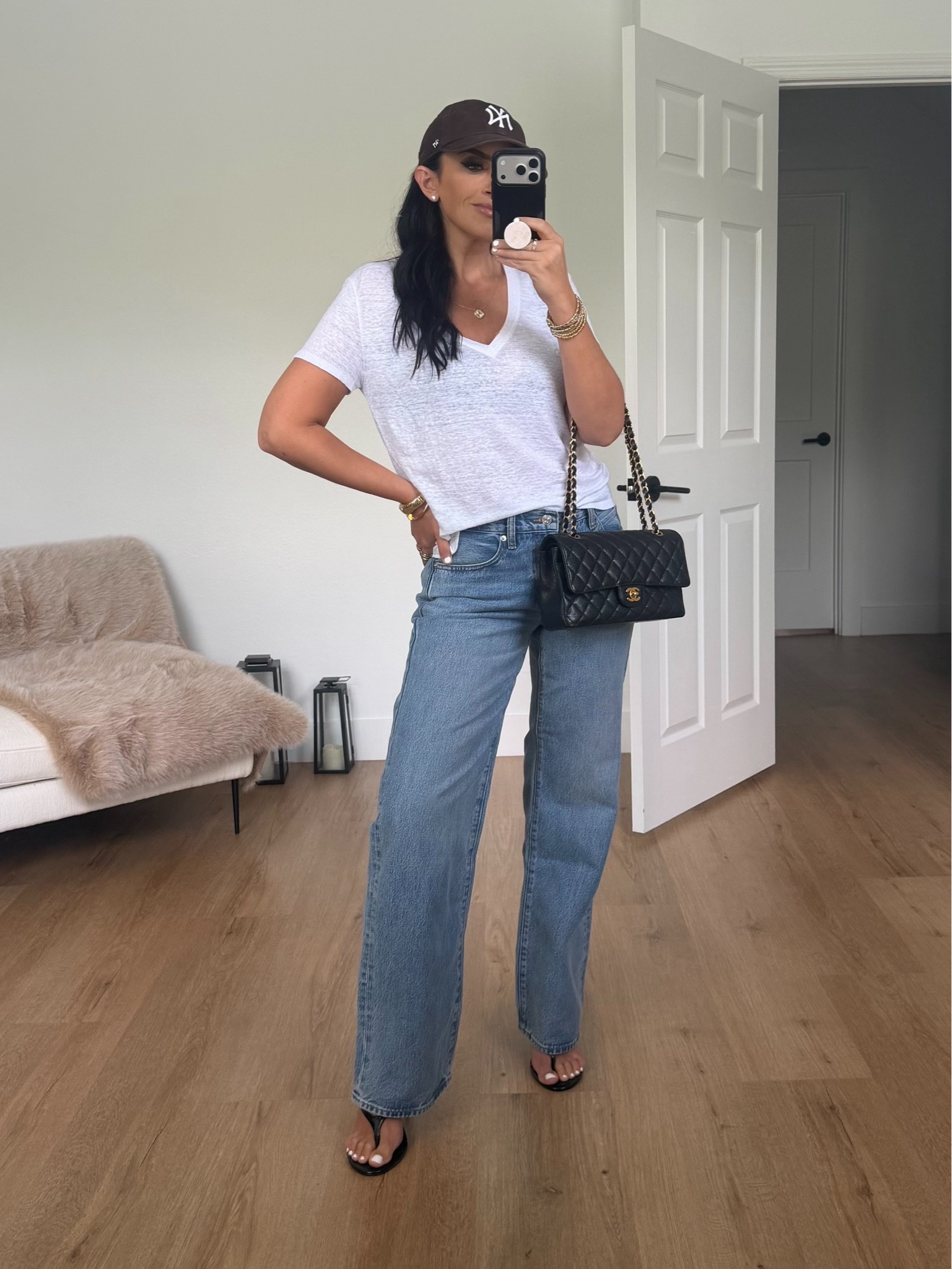 Aritiza Loom Linen Antibes T-Shirt wearing size medium. Frame jeans wearing size 27