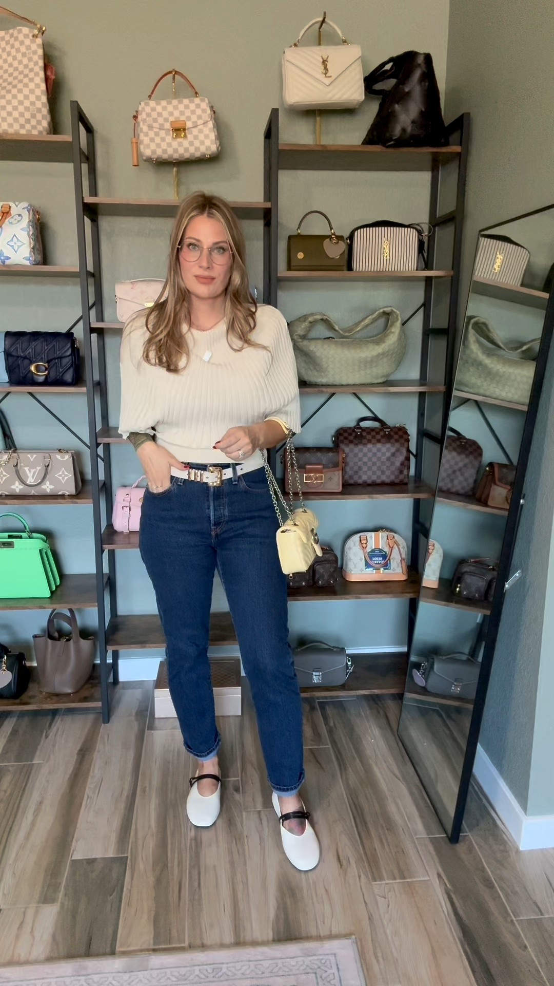 Casual & Comfortable  outfits can be elevated too! 

I am 5’6
145lbs & wearing jeans size 28 top size M

#LTKStyleTip #LTKShoeCrush #LTKItBag