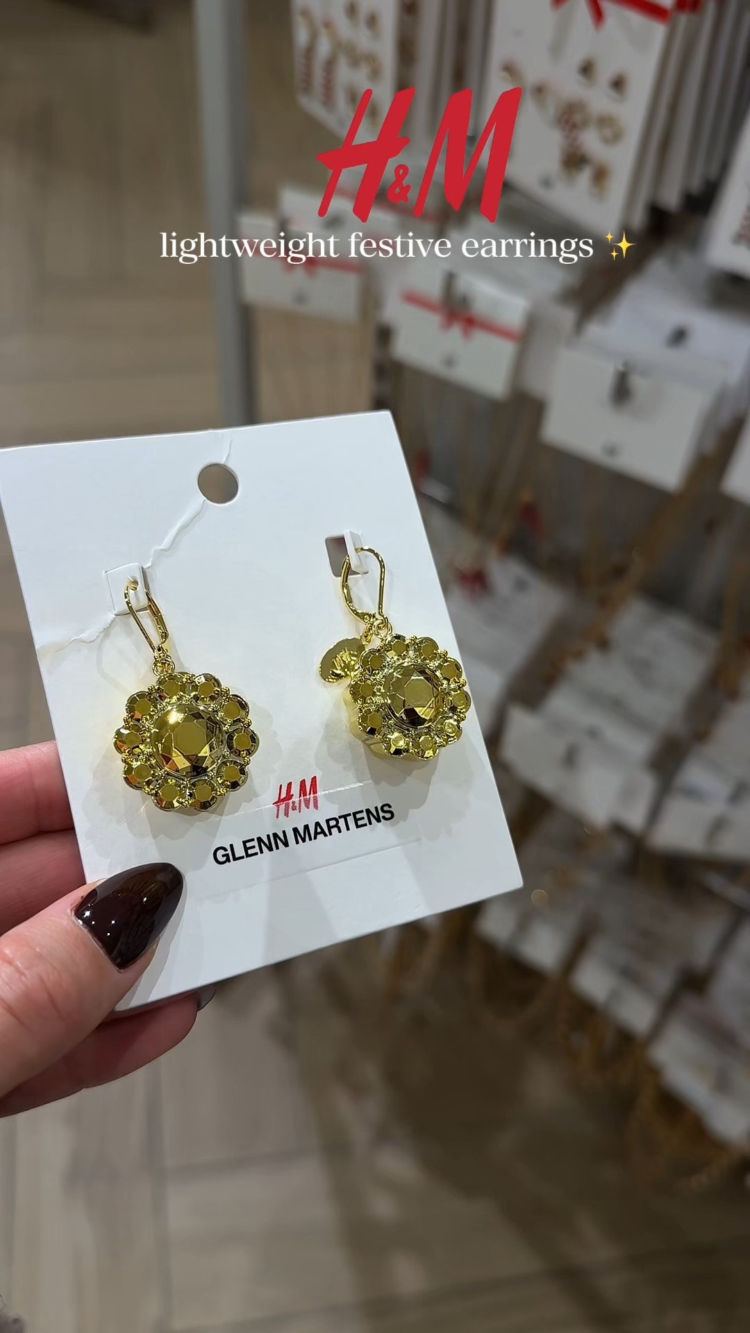 Lightweight festive earrings ✨🎄 

#LTKpartywear #LTKfestive #LTKstyletip