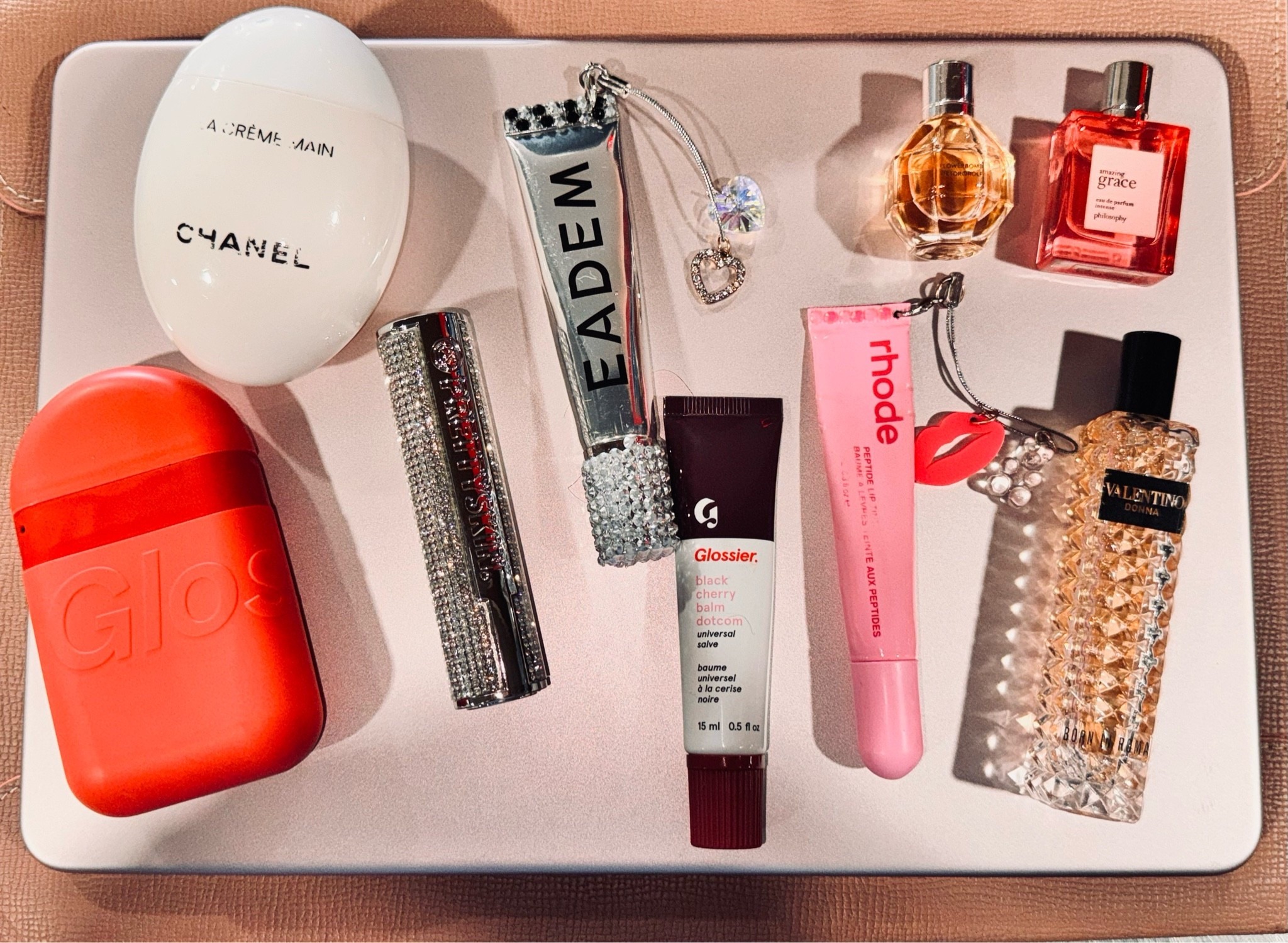 The current contents of my bag standard: hydration, sparkle, and a signature scent. ✨💄

Which one is a non-negotiable in your everyday rotation? 👇

#LTKdayinmylife #LTKselfcare #LTKBeauty