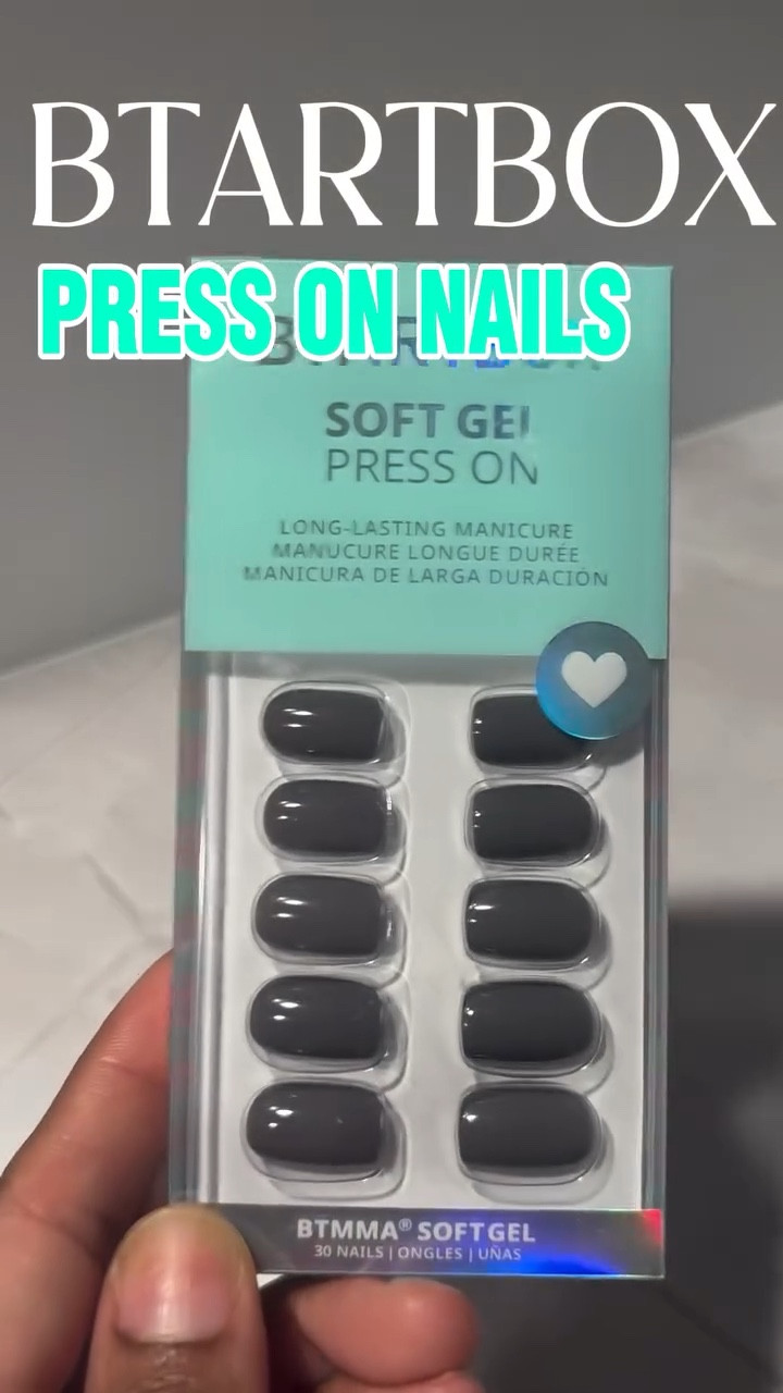 Cozy winter ❄️ days made easy with quick and chic deep grey nails from BTartBox!

Nails 💅~ @btartboxnails 

#btartboxnails #pressonnail #diynailsathome
#beautyinfluencer #beautytip